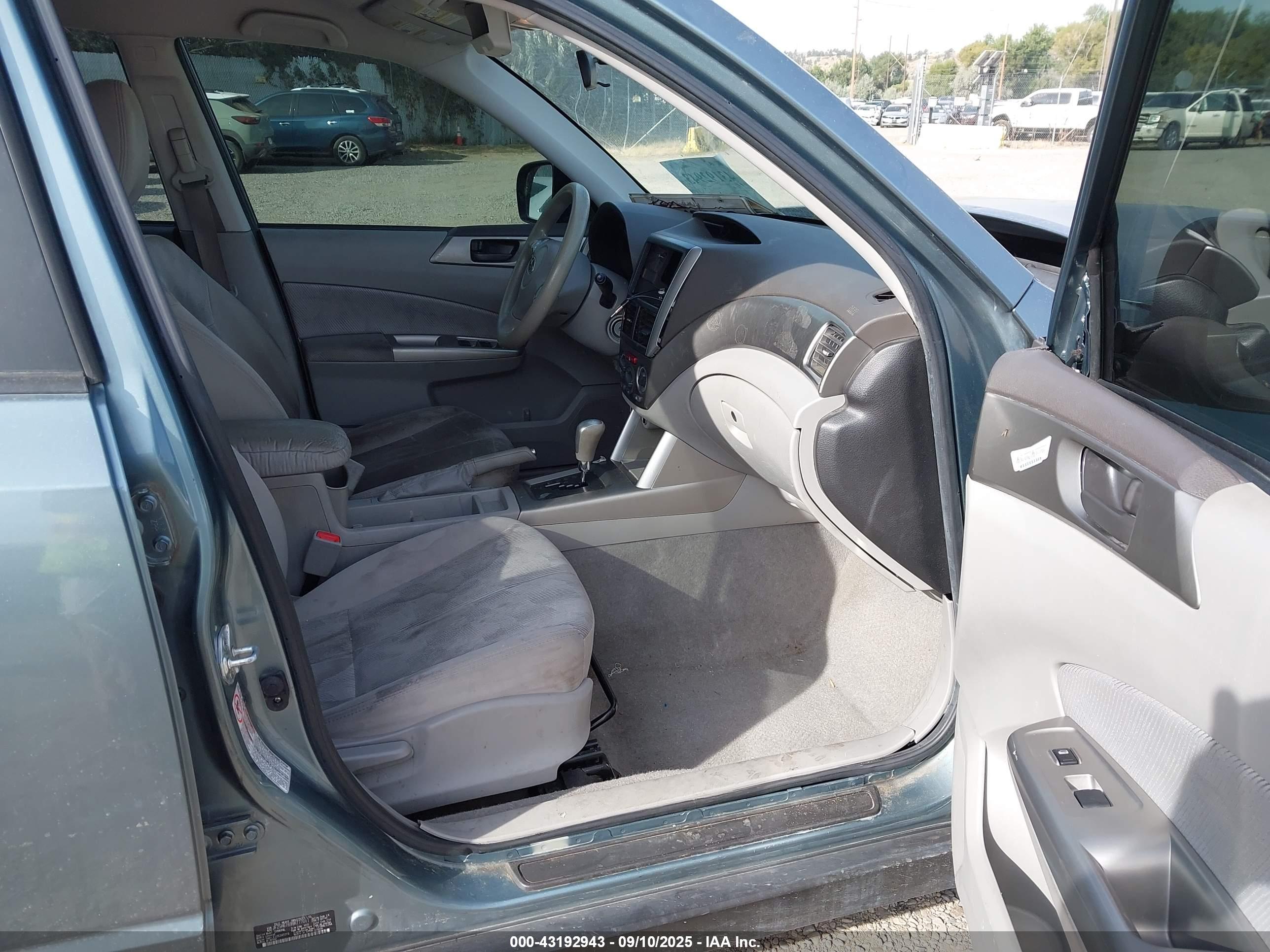SUBARU FORESTER image 5