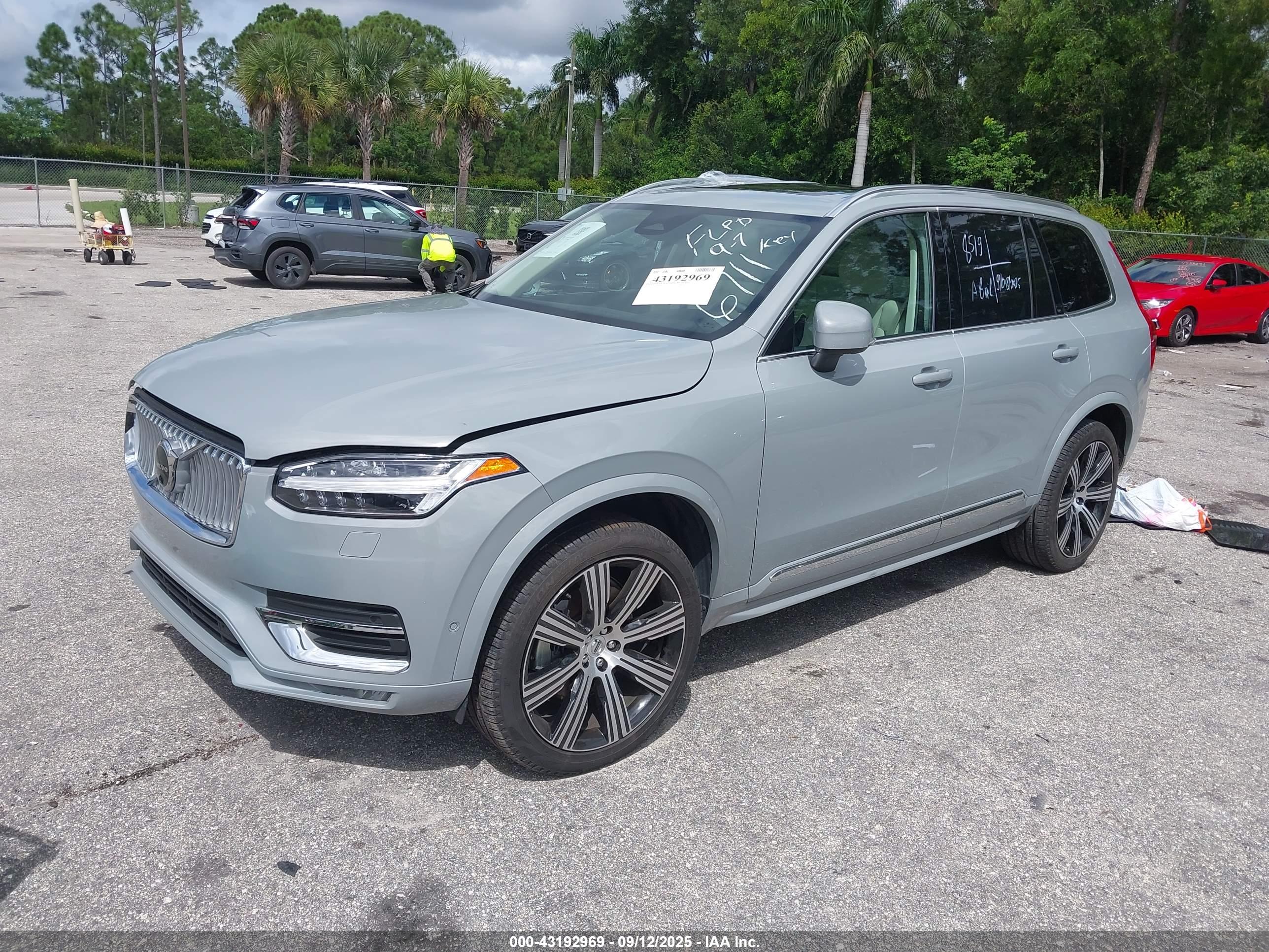 VOLVO XC90 image 2