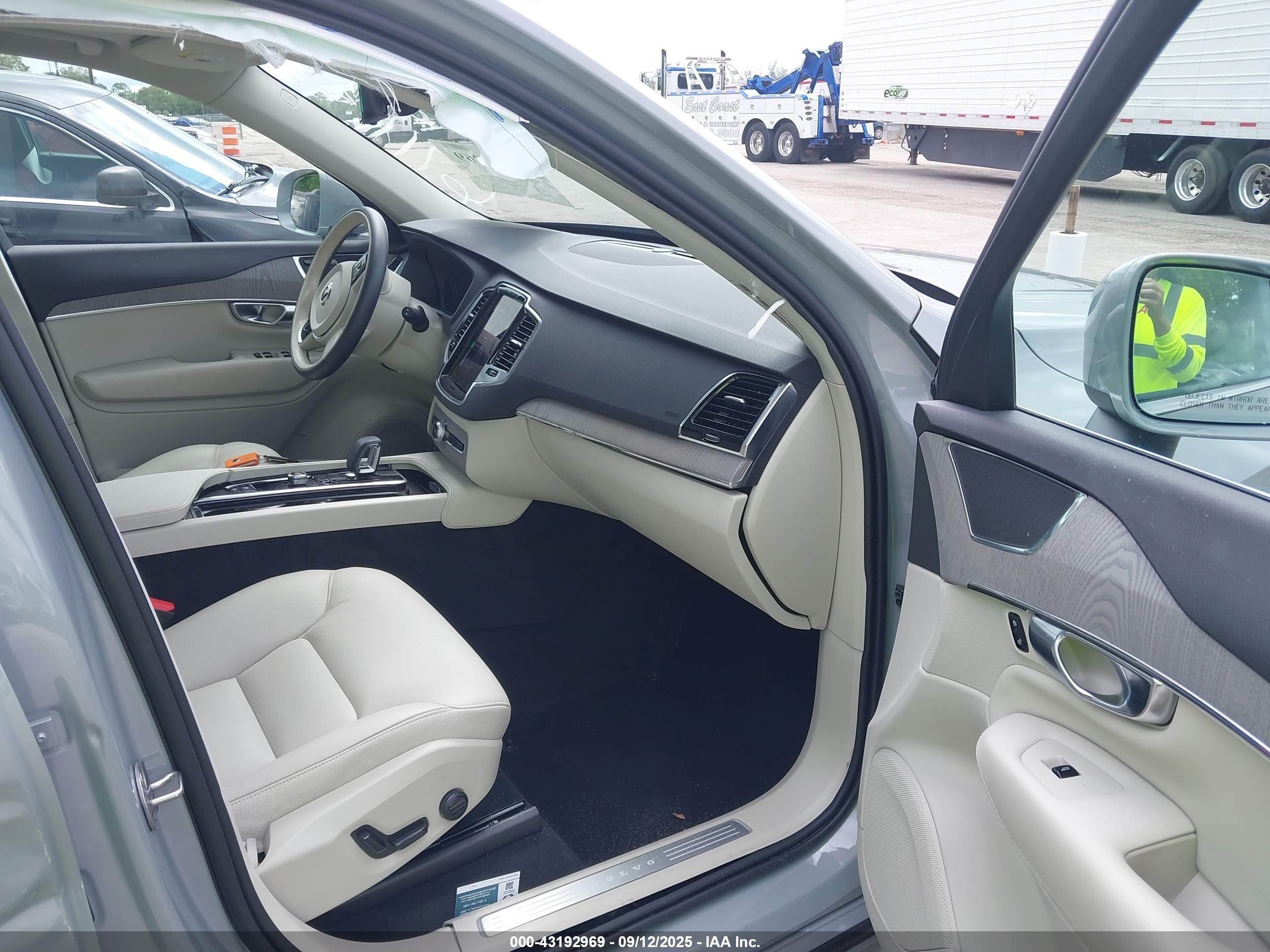 VOLVO XC90 image 5