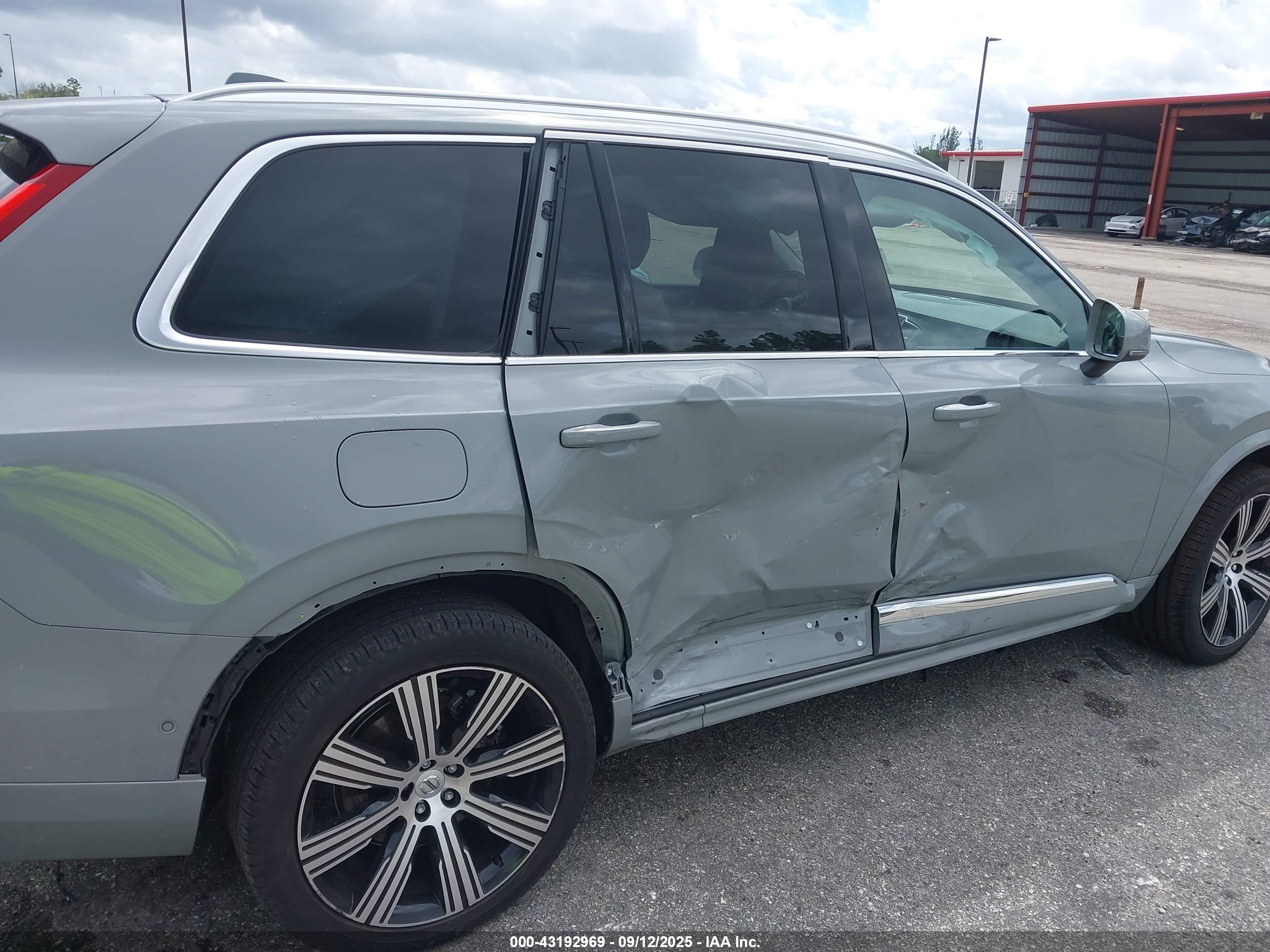 VOLVO XC90 image 6