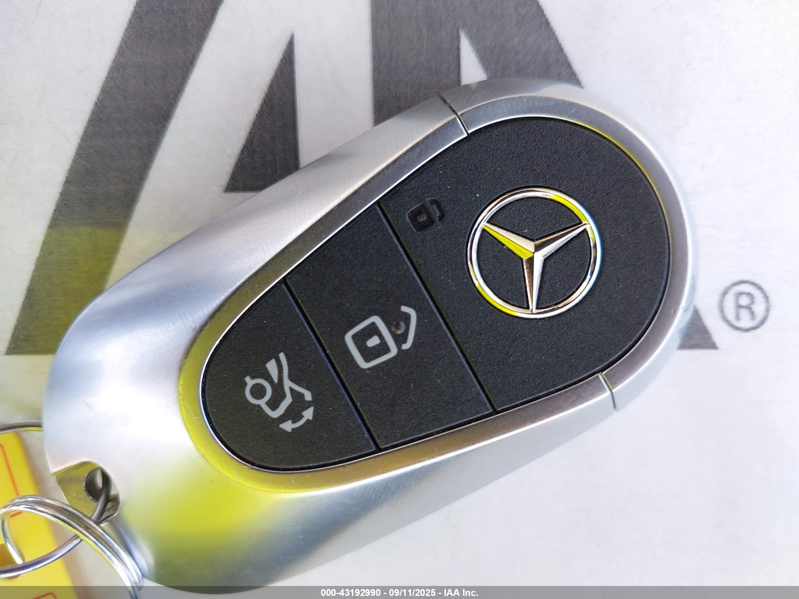 MERCEDES-BENZ E image 11