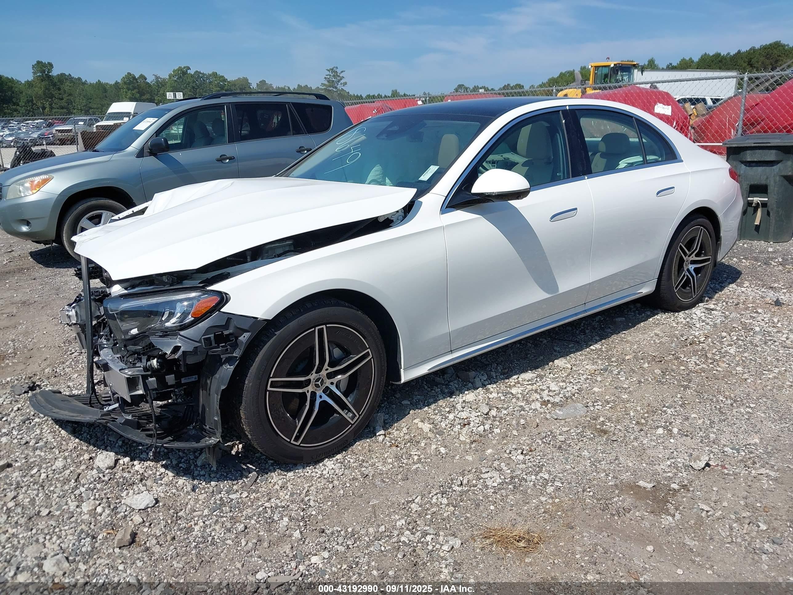 MERCEDES-BENZ E image 2