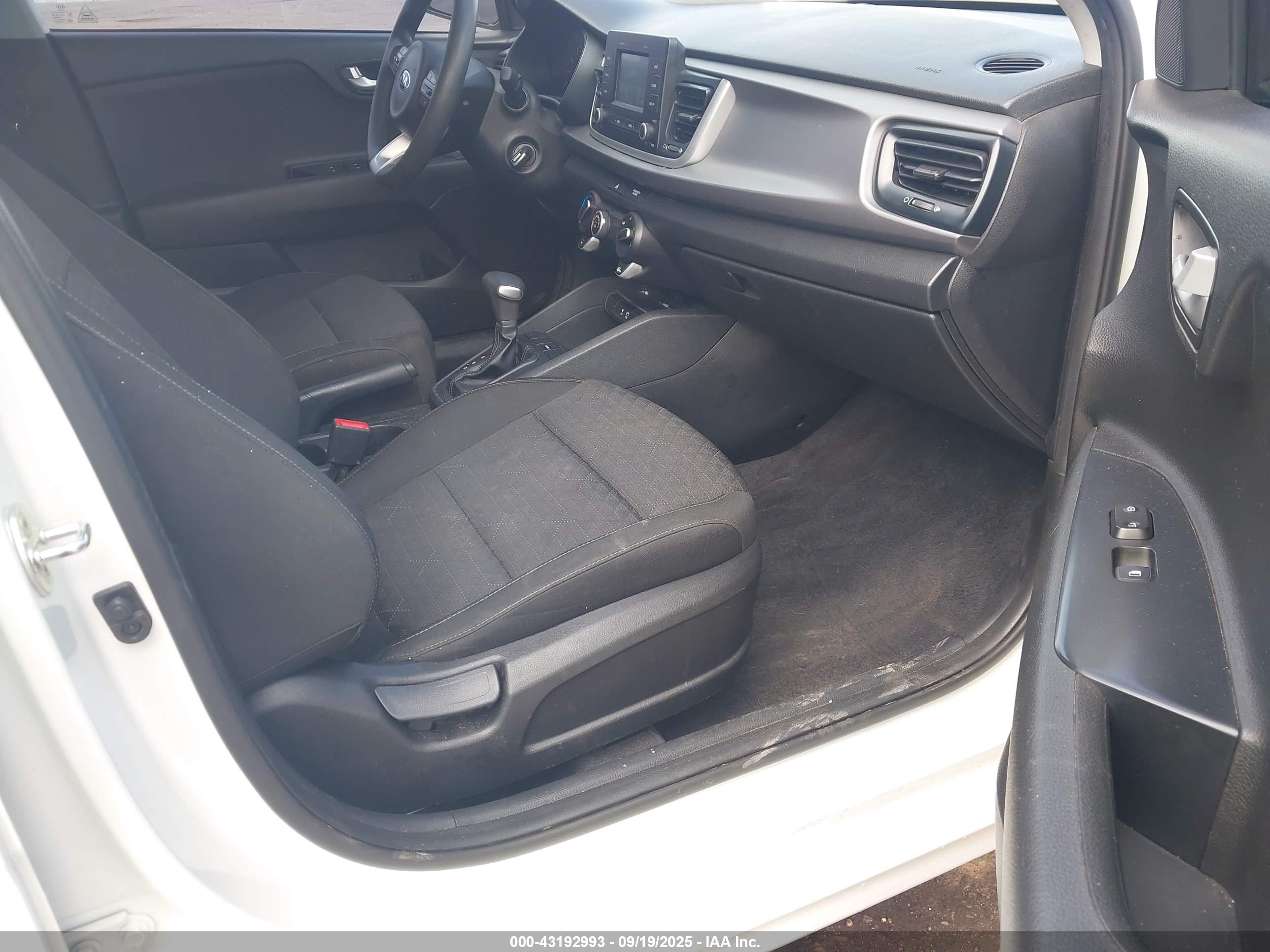 KIA RIO image 5