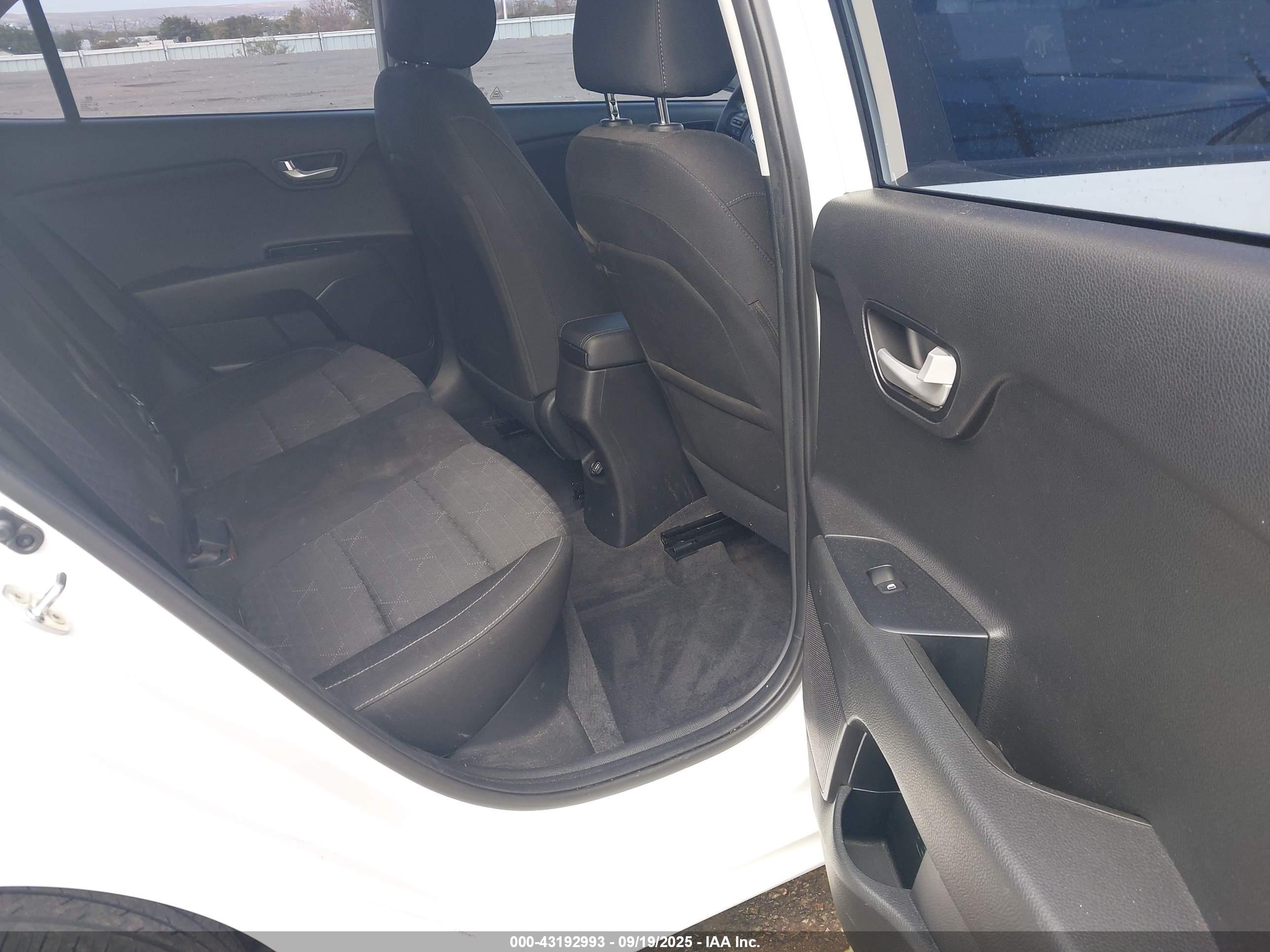 KIA RIO image 8