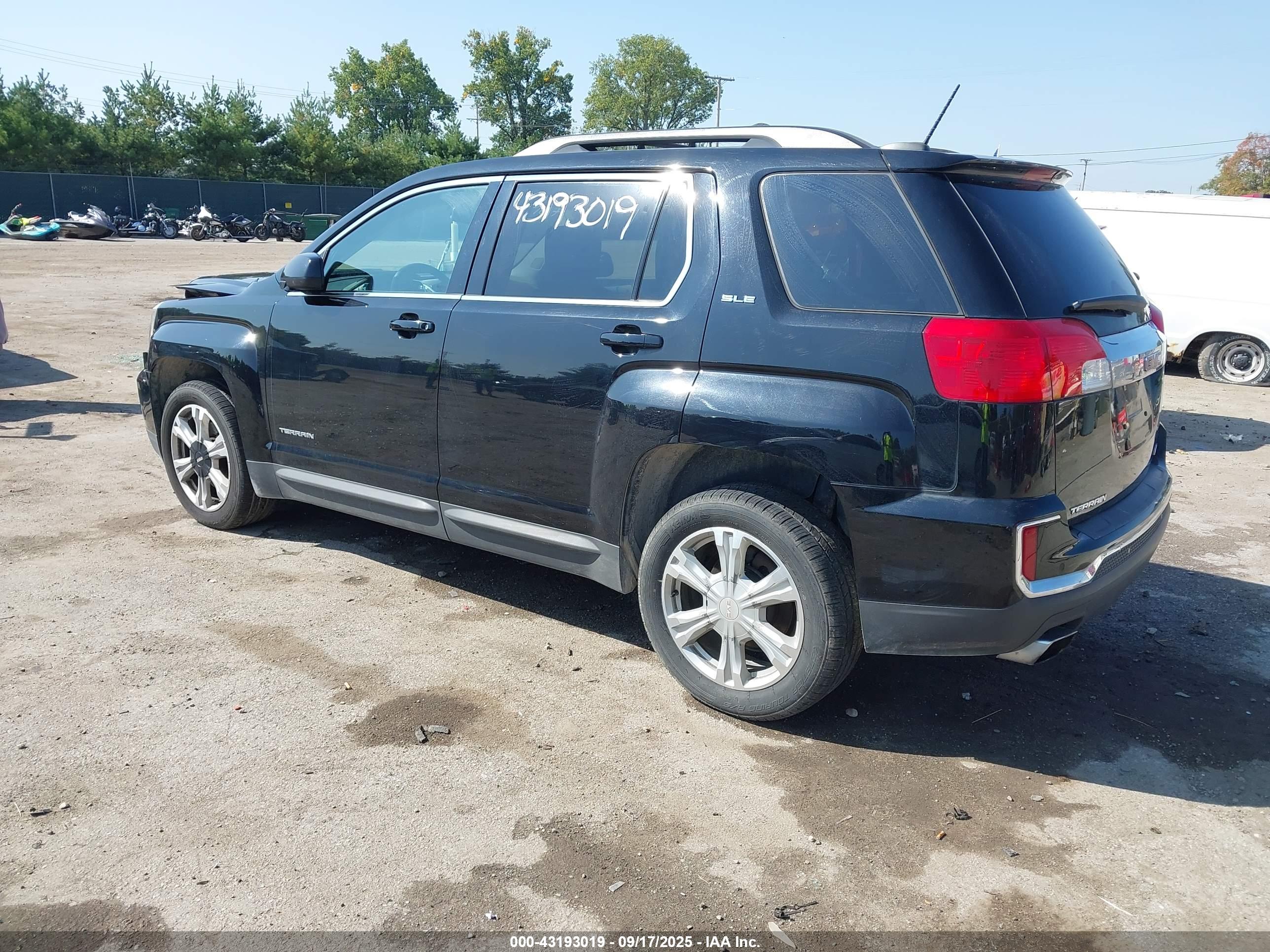 GMC TERRAIN image 3