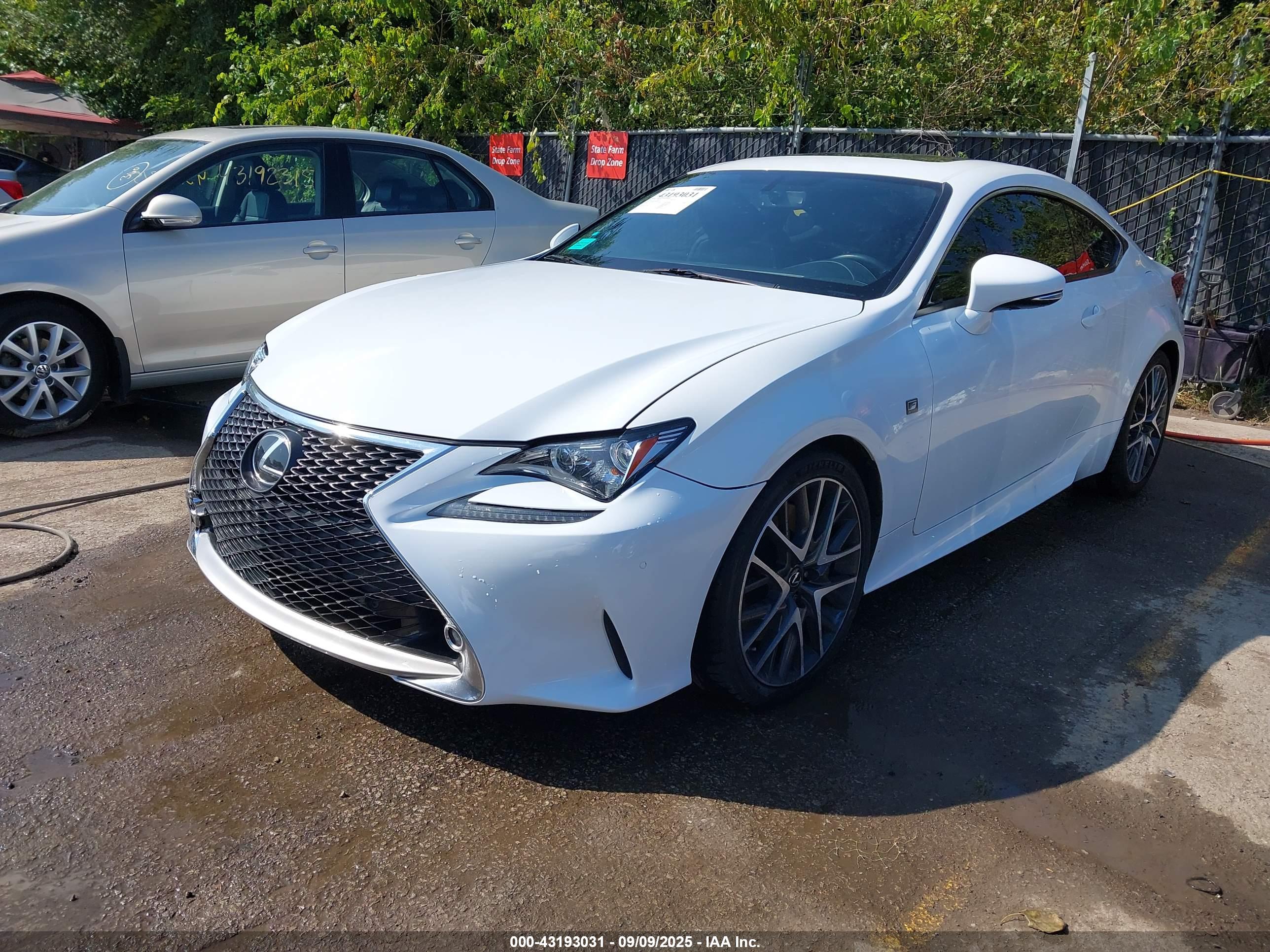 LEXUS RC image 2
