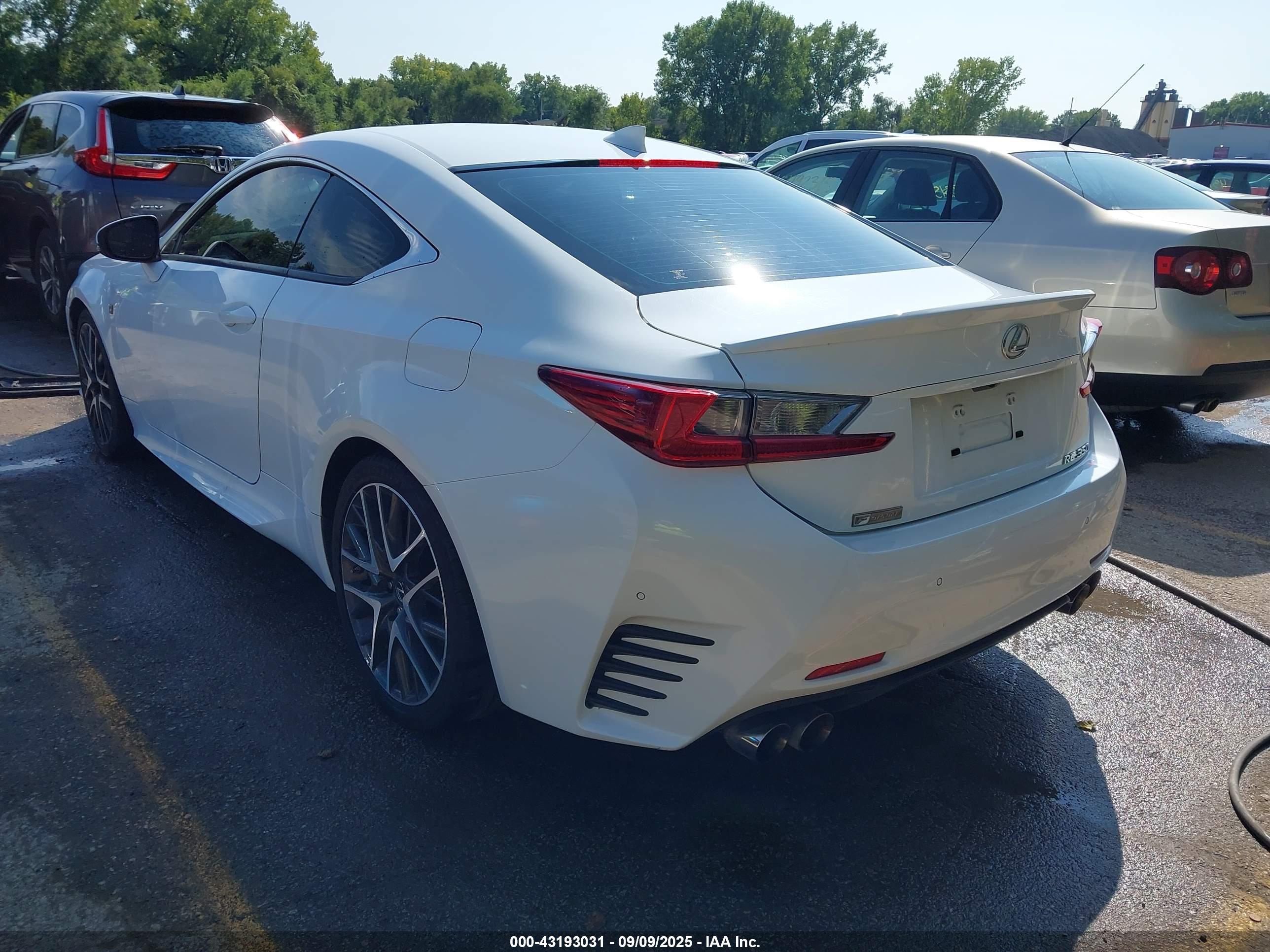 LEXUS RC image 3