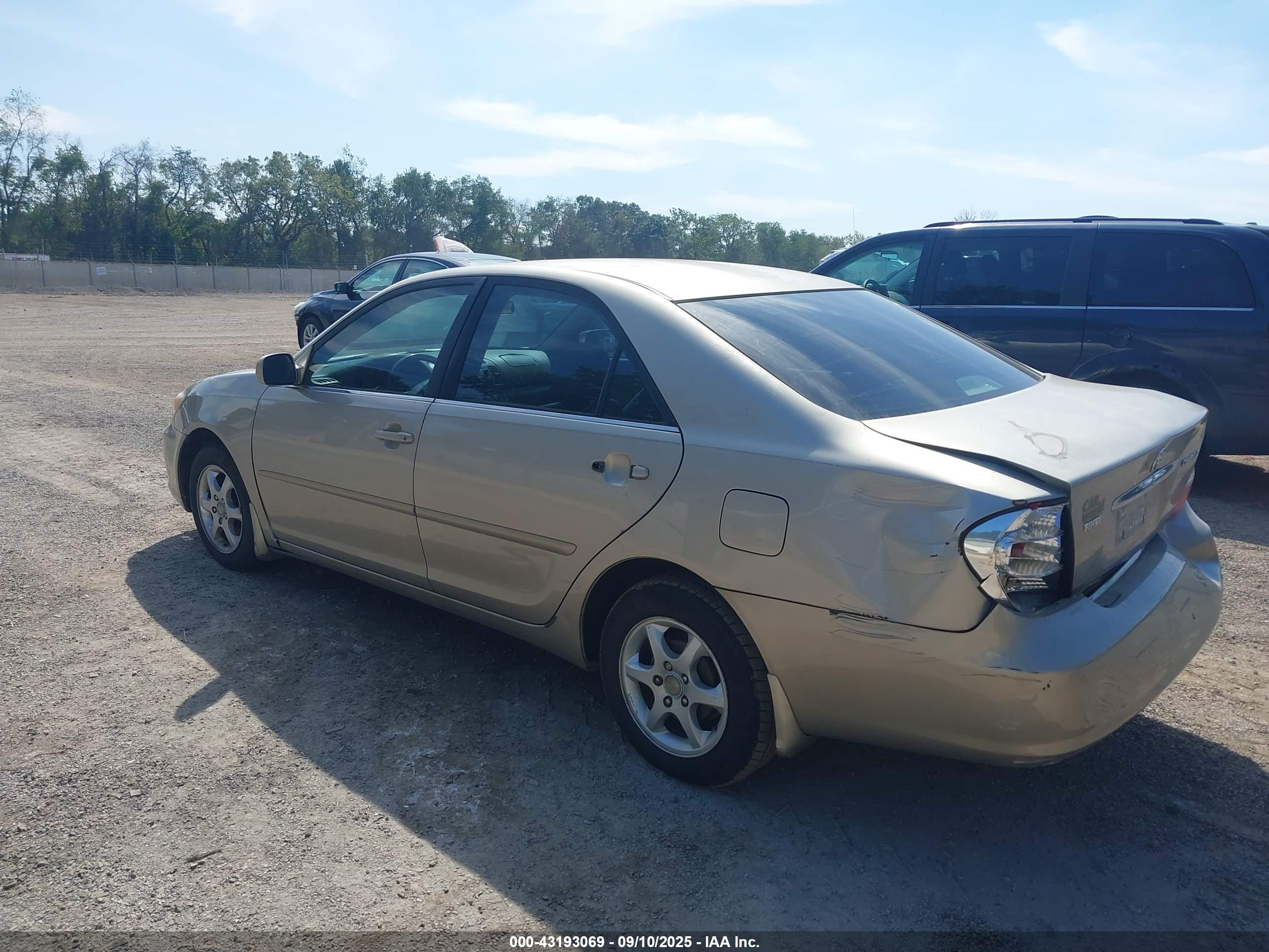 TOYOTA CAMRY image 3
