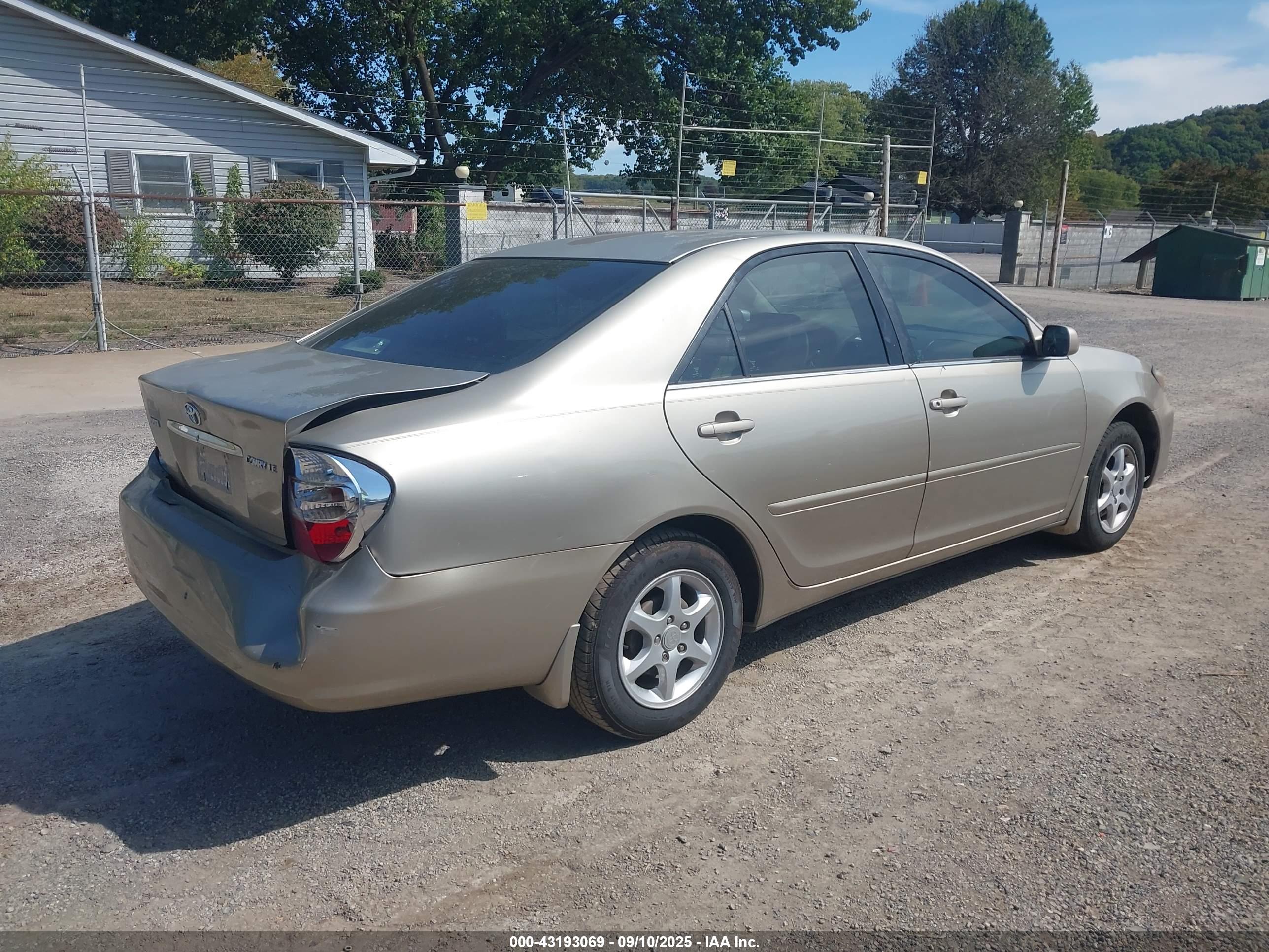 TOYOTA CAMRY image 4
