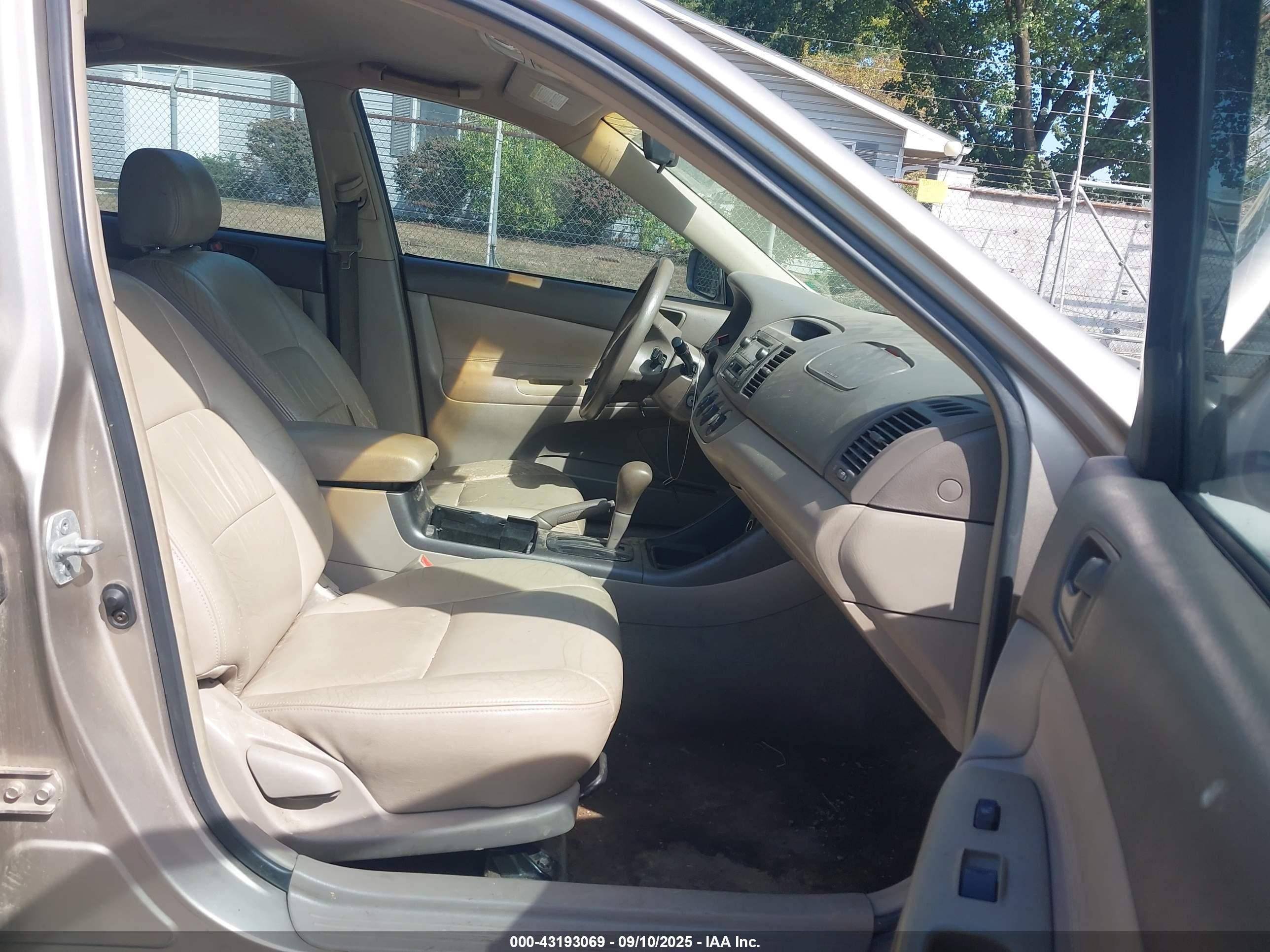 TOYOTA CAMRY image 5