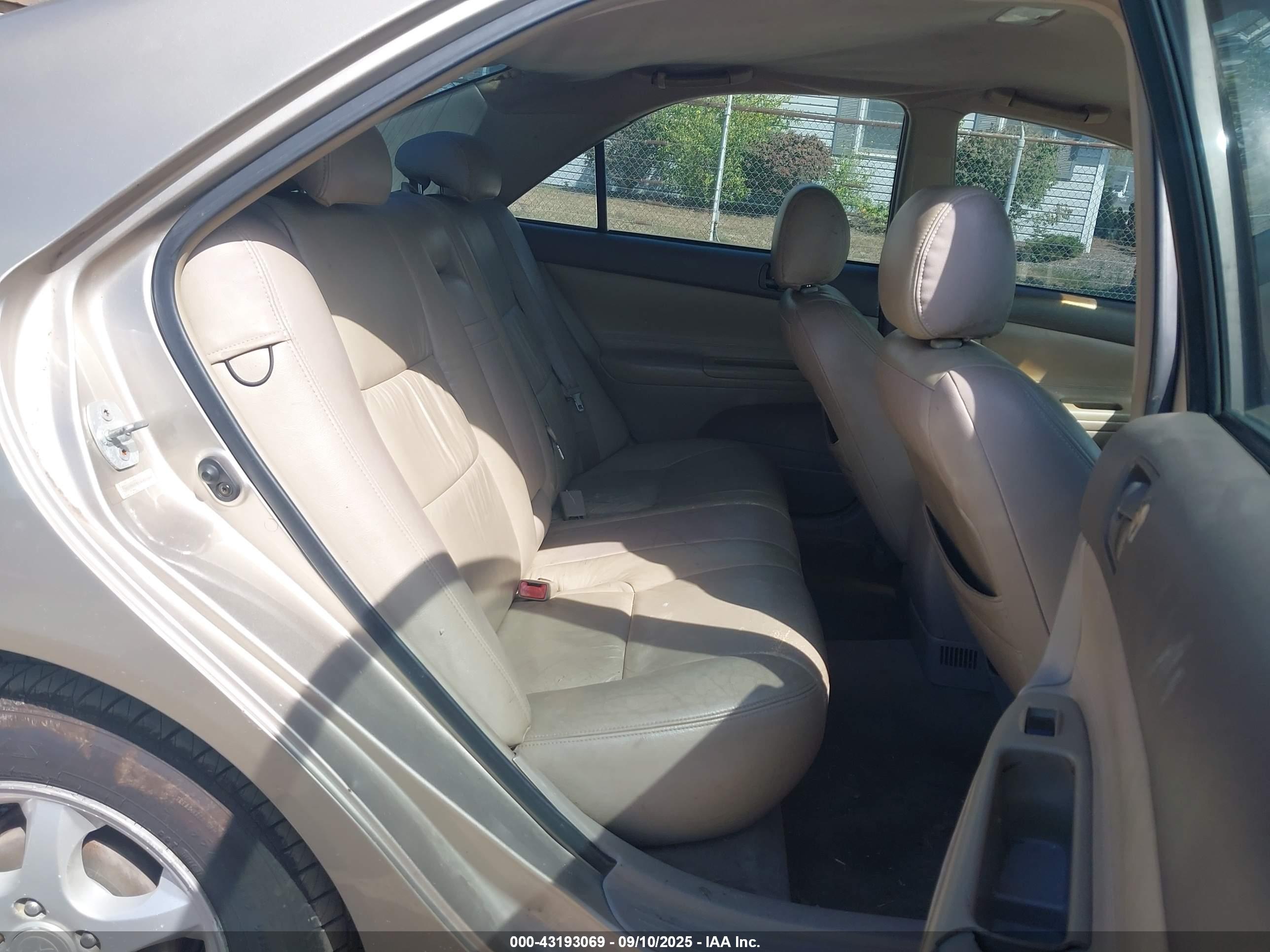 TOYOTA CAMRY image 8