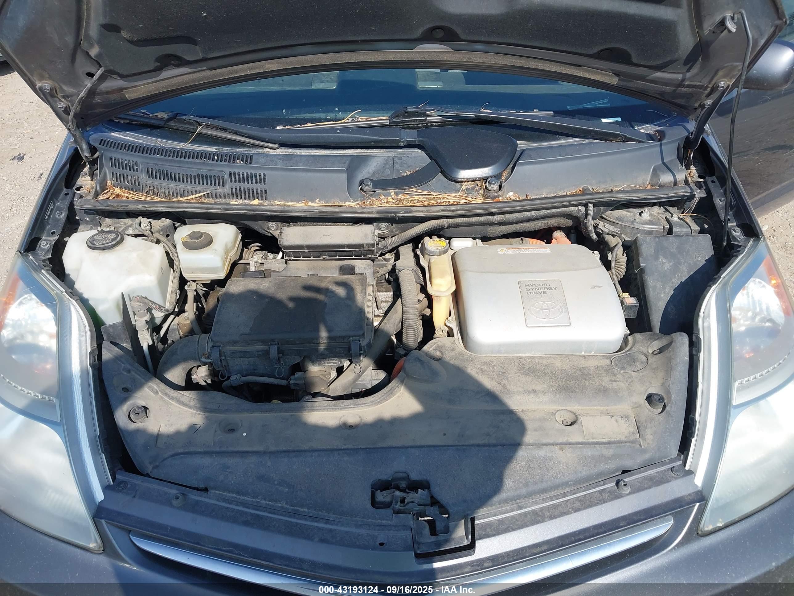 TOYOTA PRIUS image 10