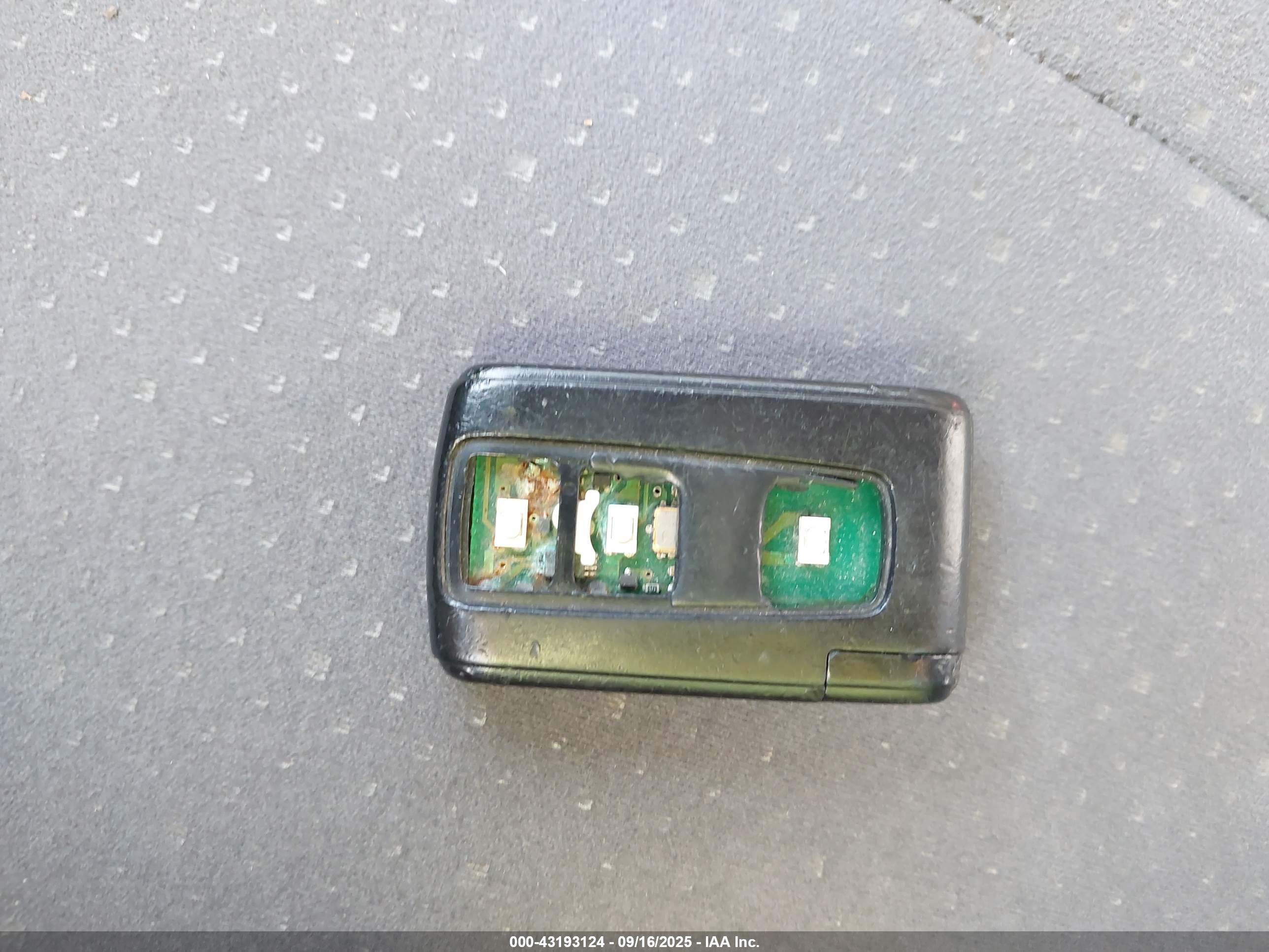 TOYOTA PRIUS image 11