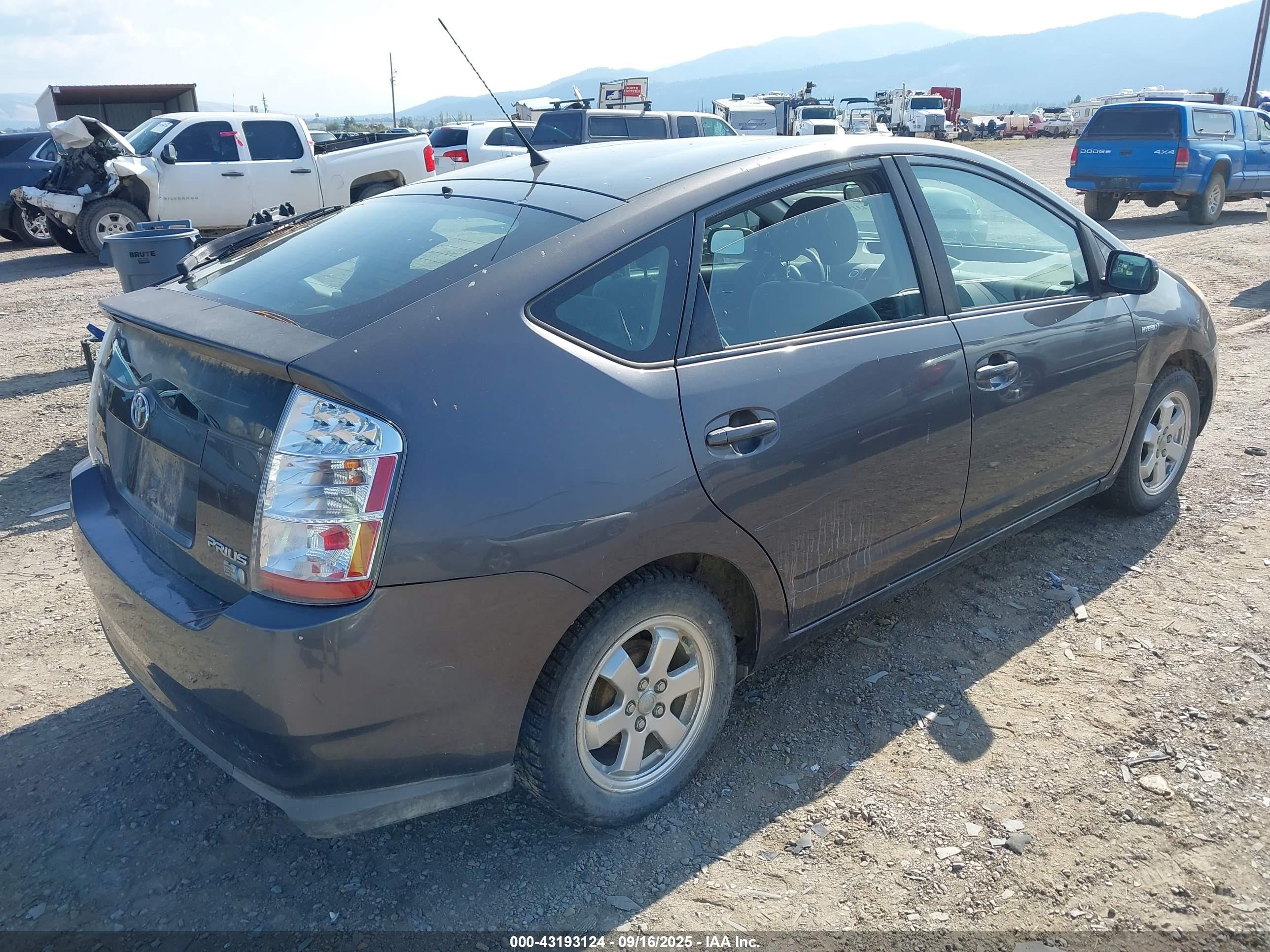 TOYOTA PRIUS image 4