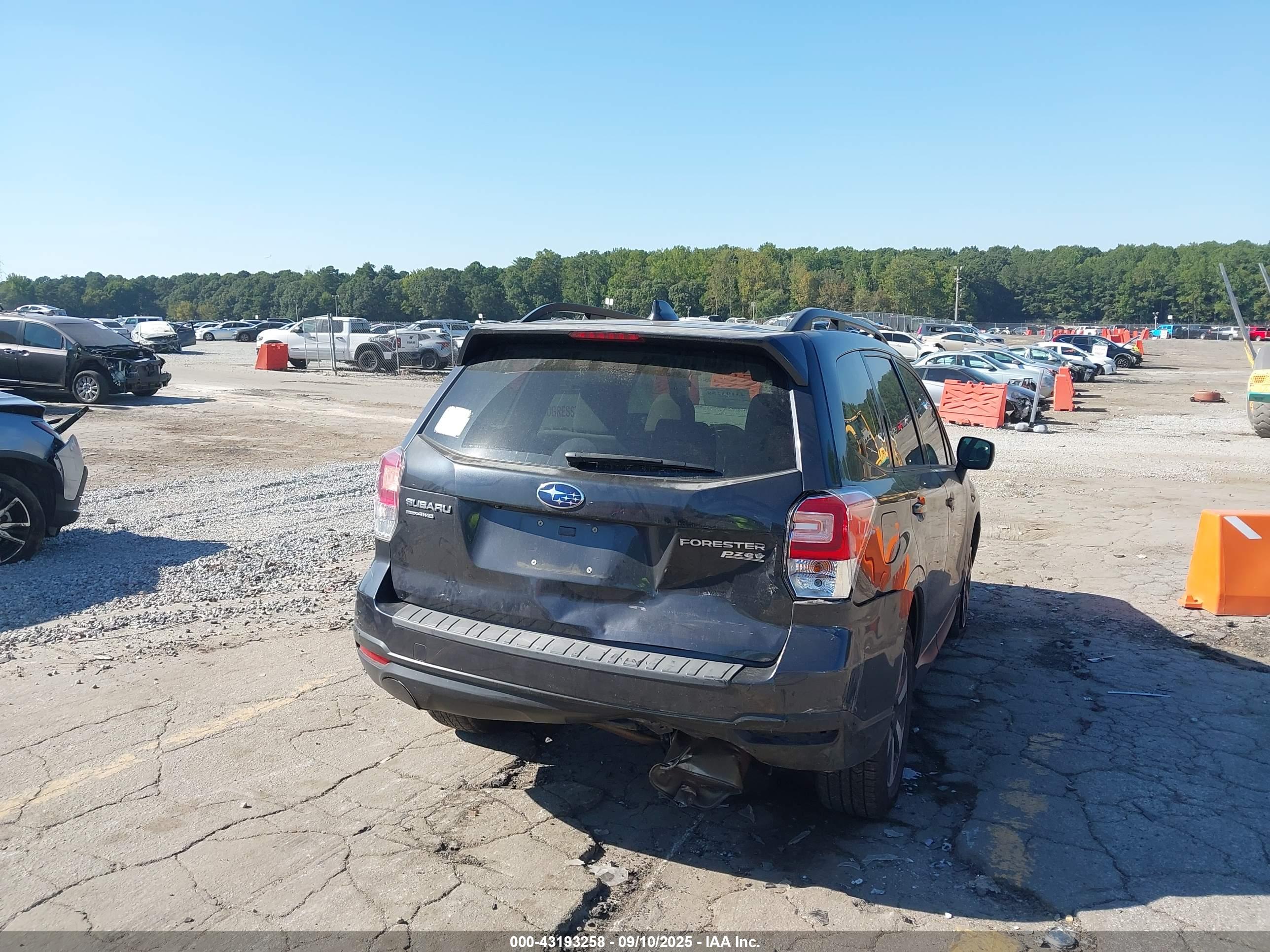 SUBARU FORESTER image 4