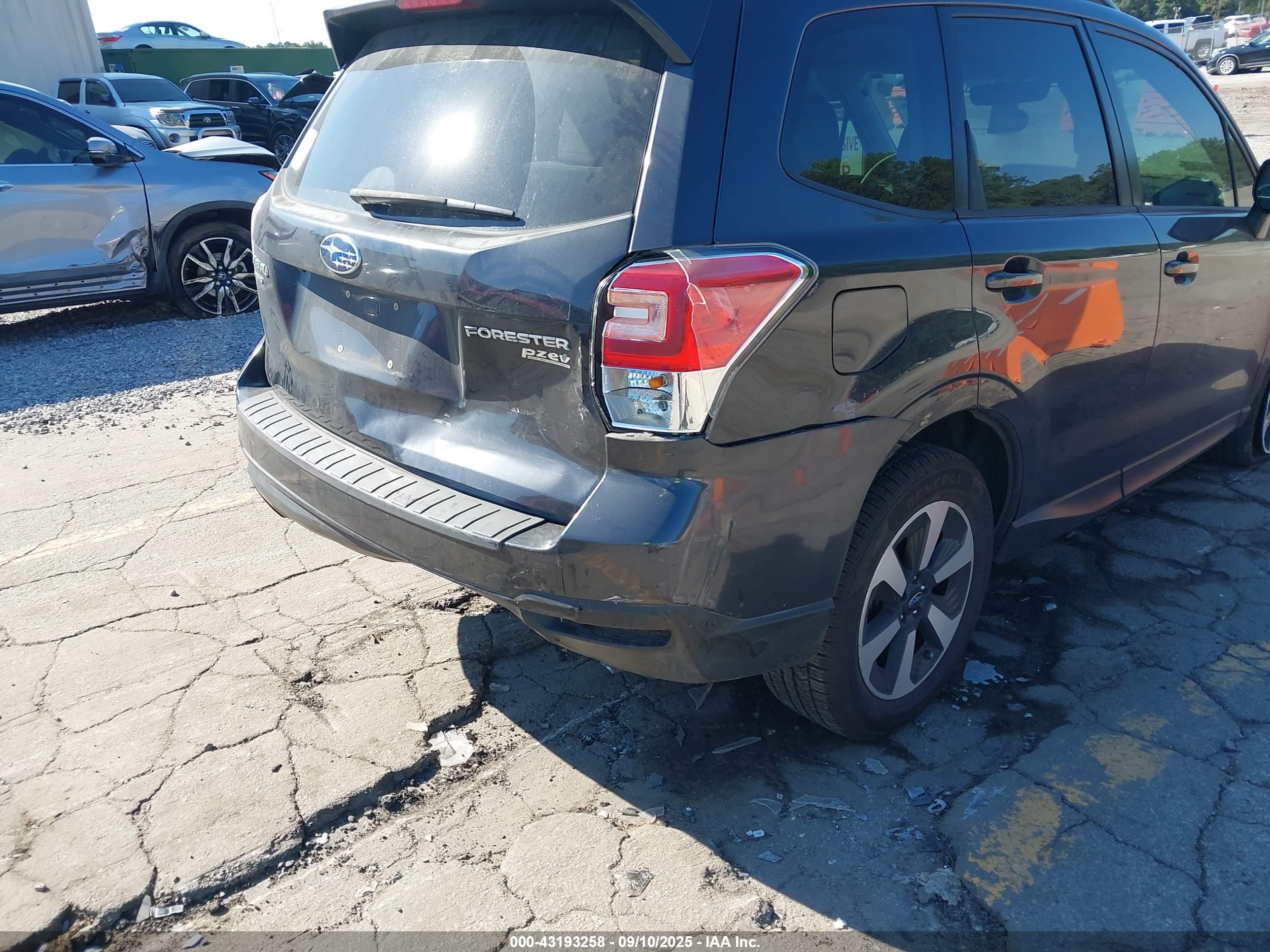 SUBARU FORESTER image 6
