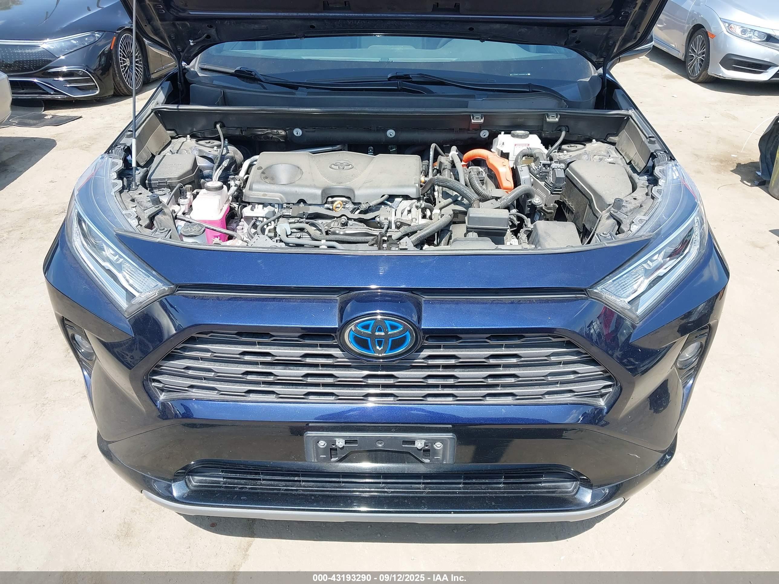 TOYOTA RAV4 image 10