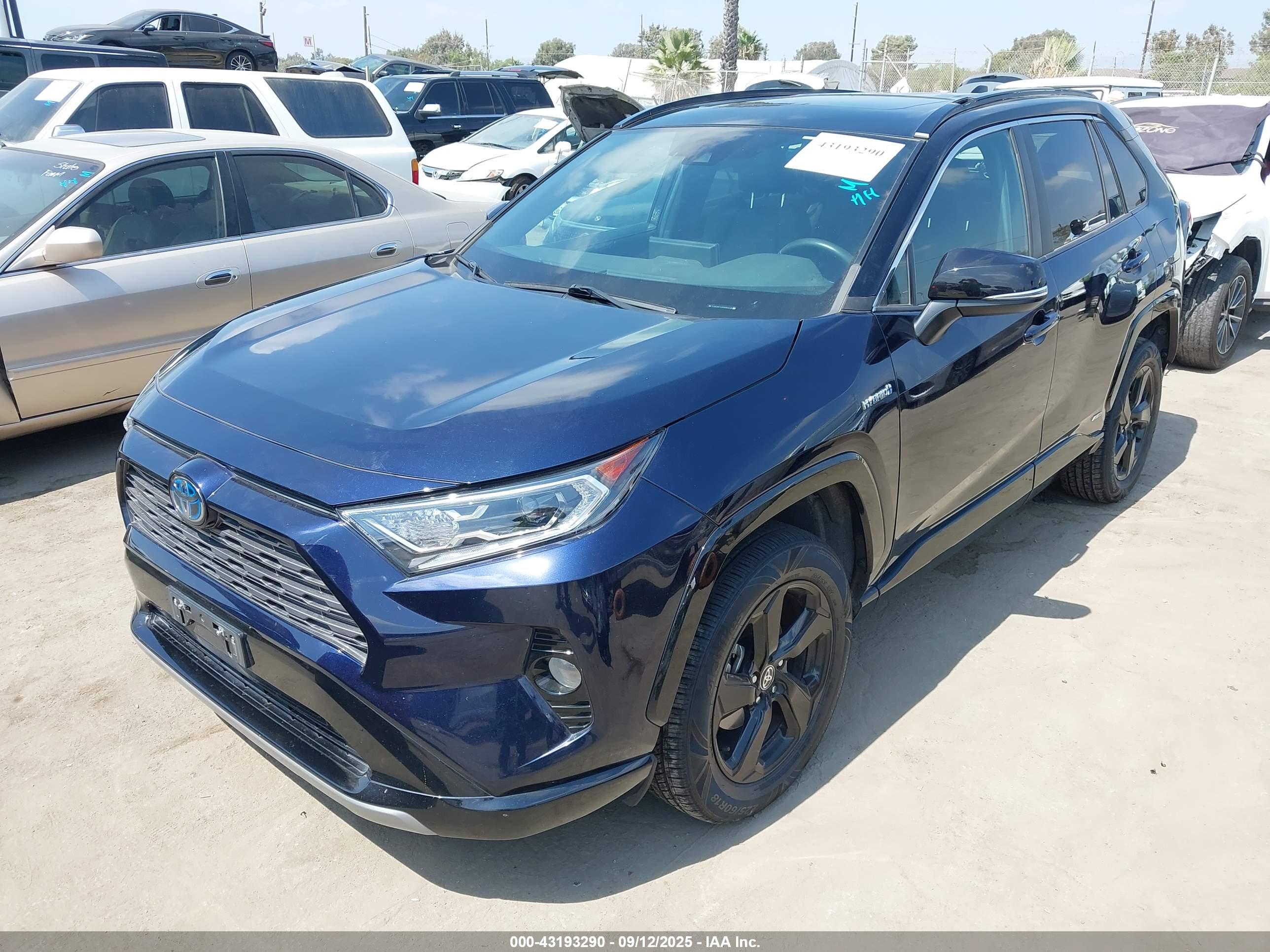 TOYOTA RAV4 image 2