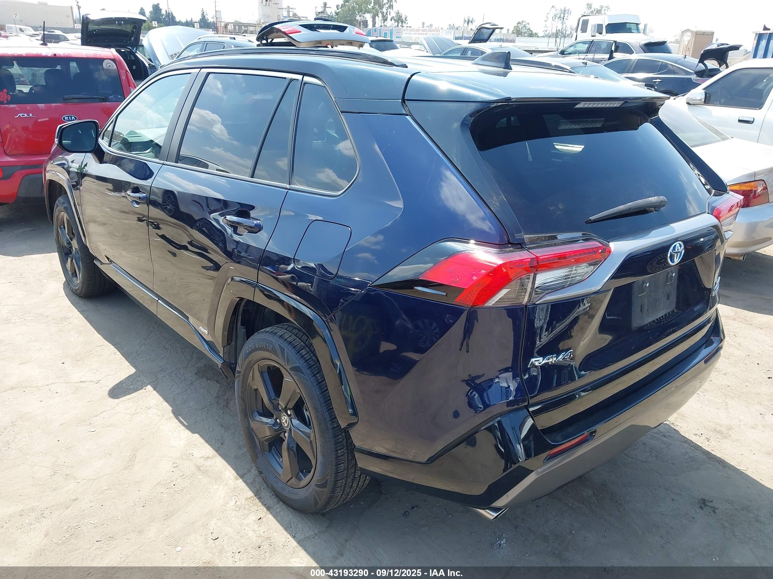 TOYOTA RAV4 image 3