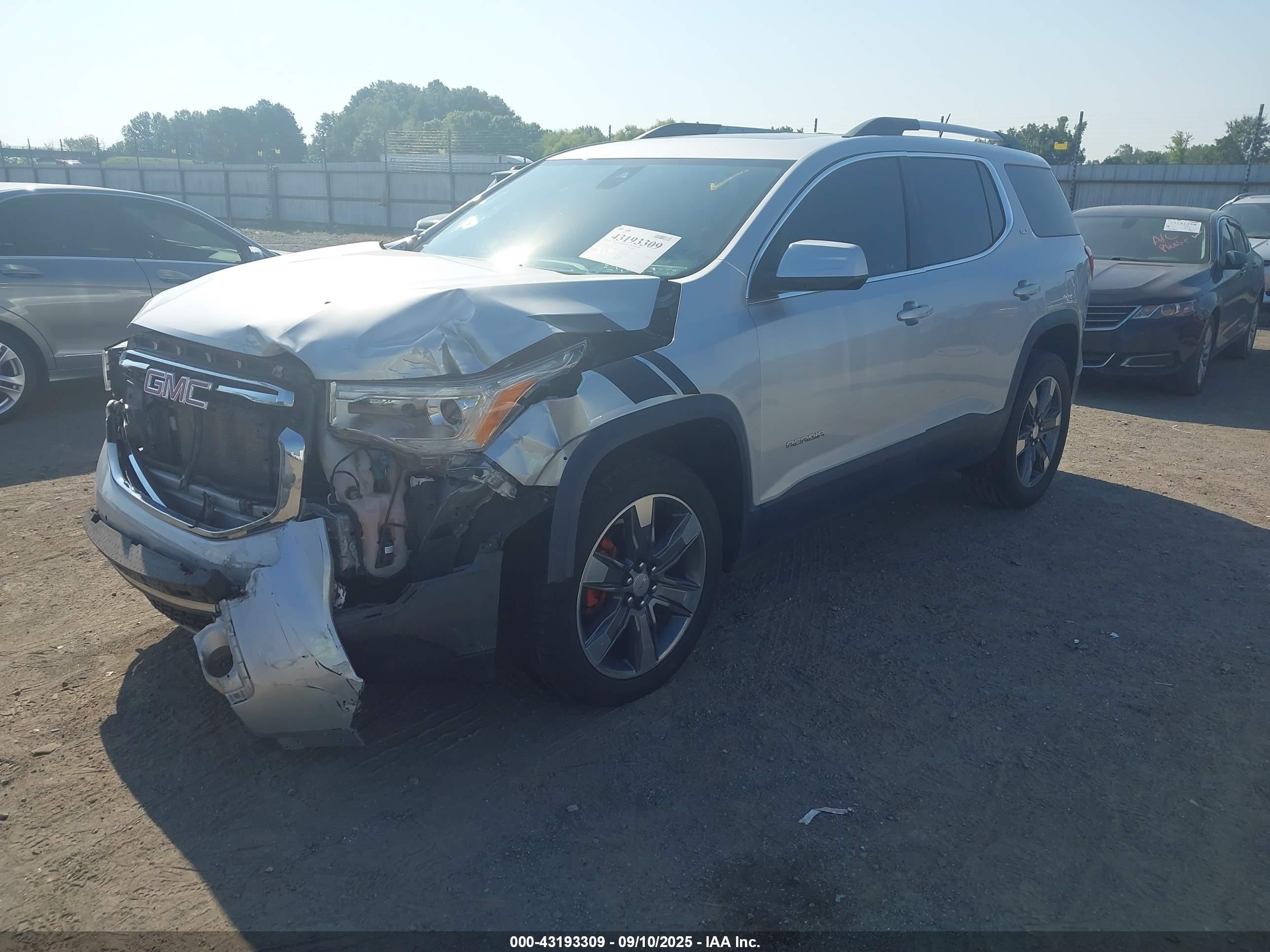 GMC ACADIA image 2