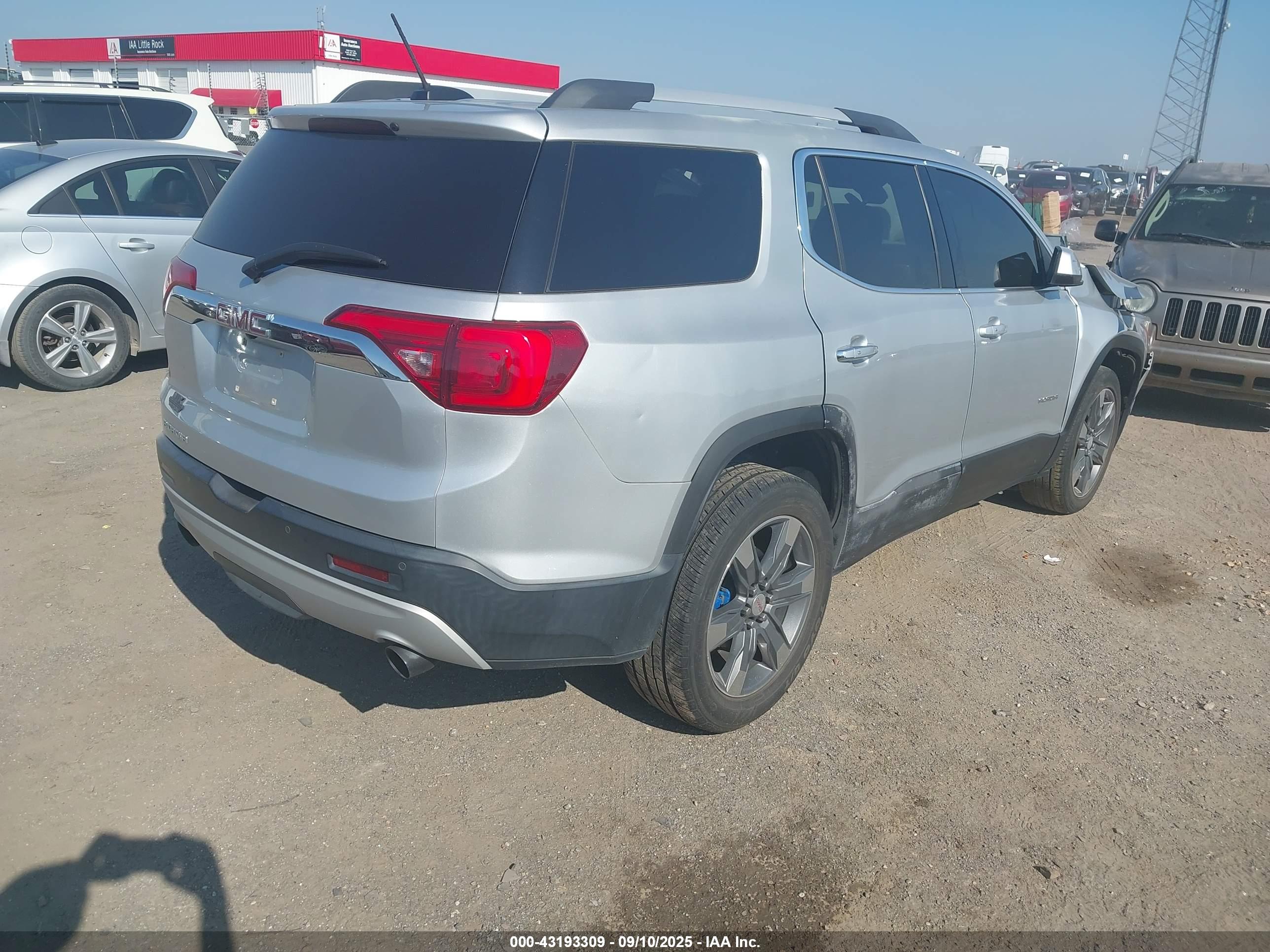 GMC ACADIA image 4