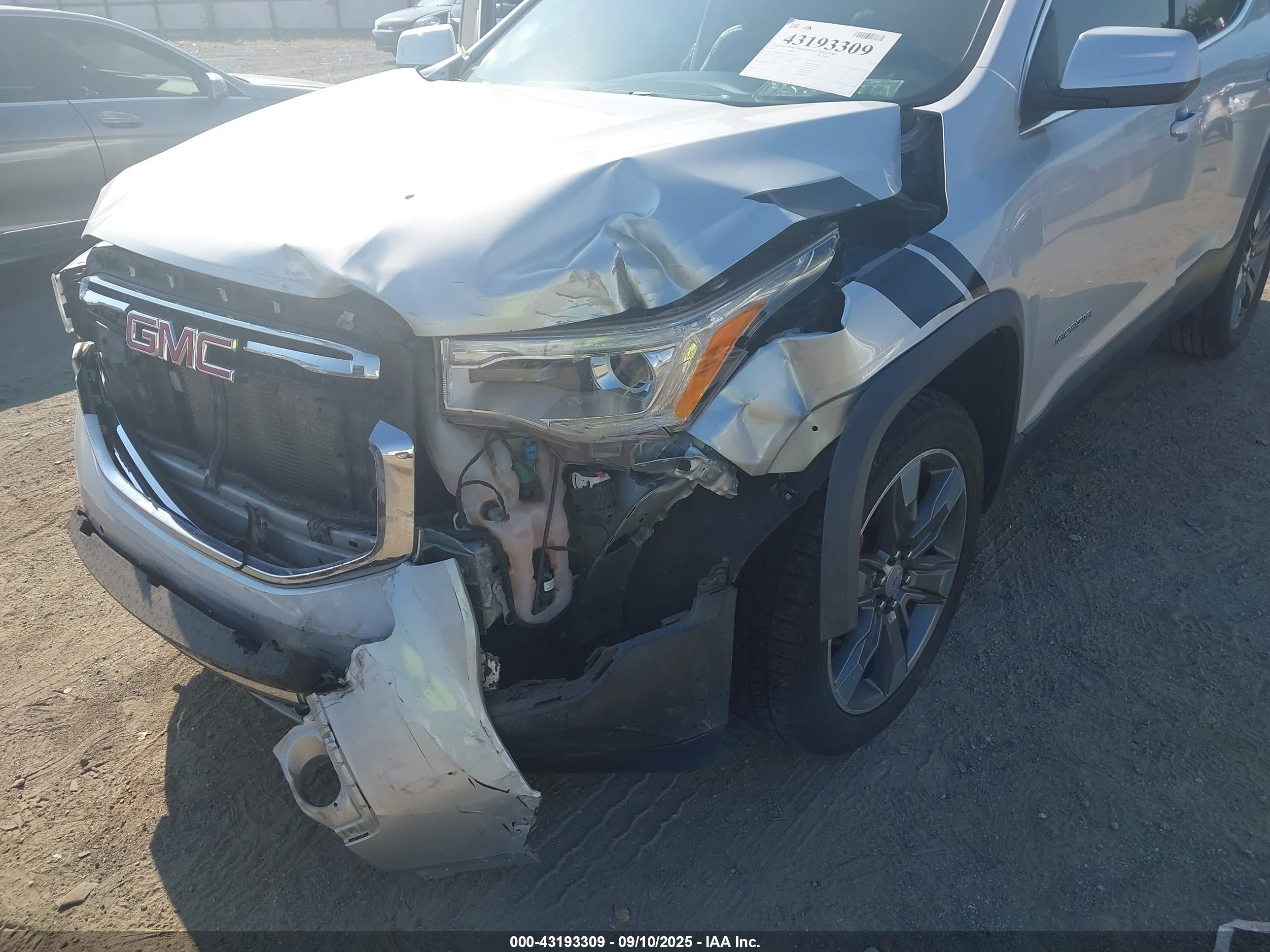GMC ACADIA image 6