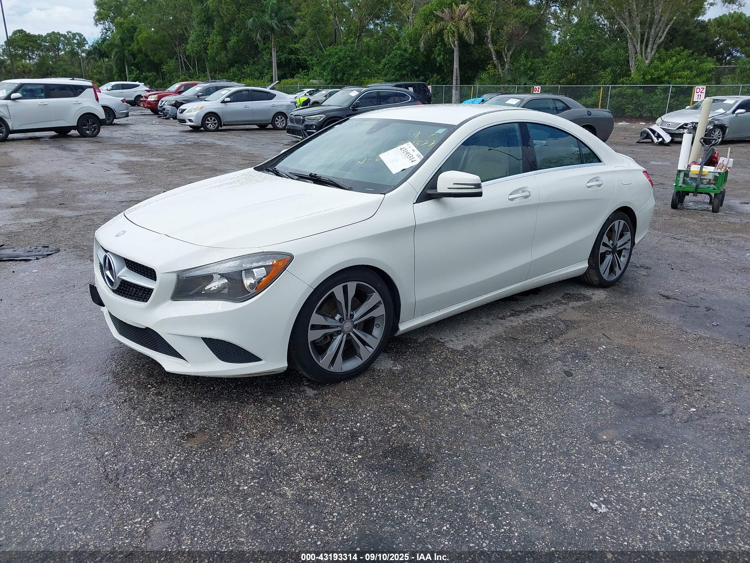MERCEDES-BENZ CLA image 2