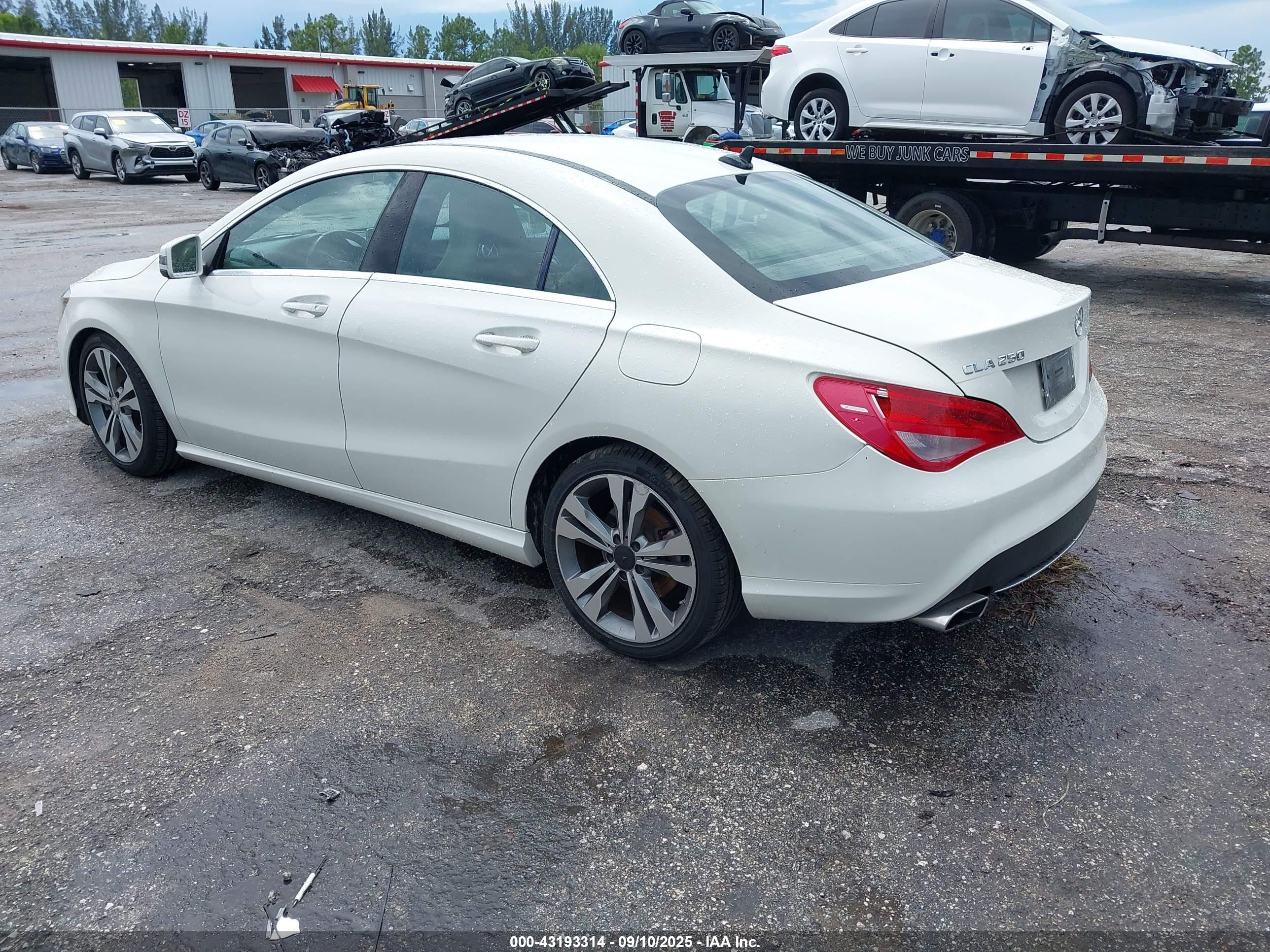MERCEDES-BENZ CLA image 3
