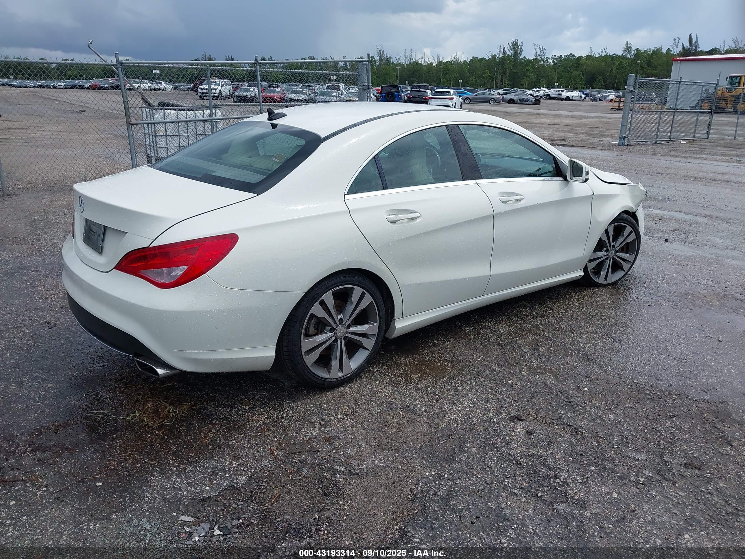 MERCEDES-BENZ CLA image 4