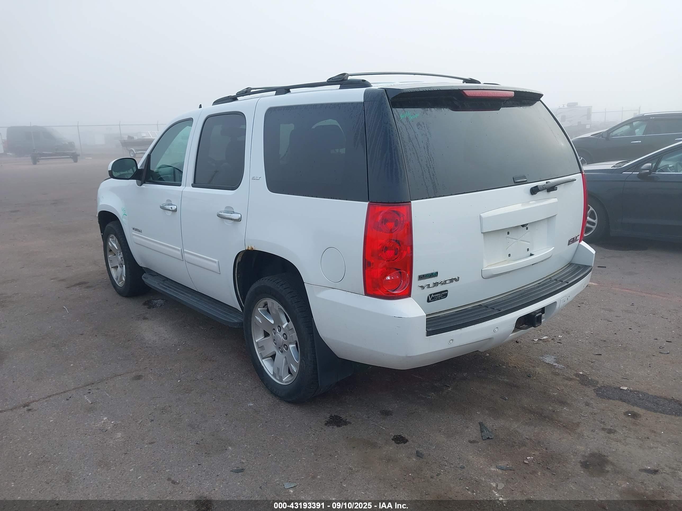 GMC YUKON image 3