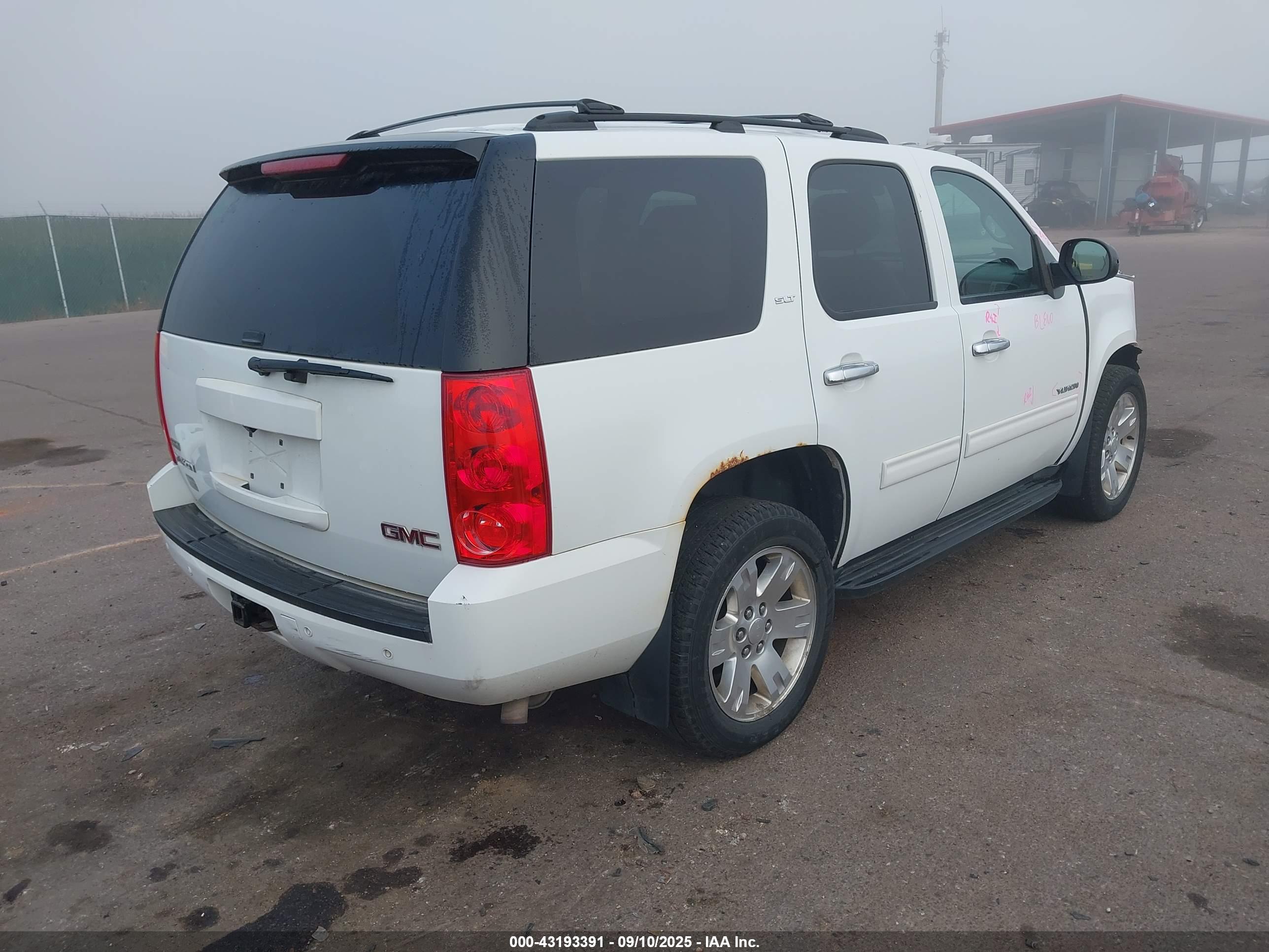 GMC YUKON image 4