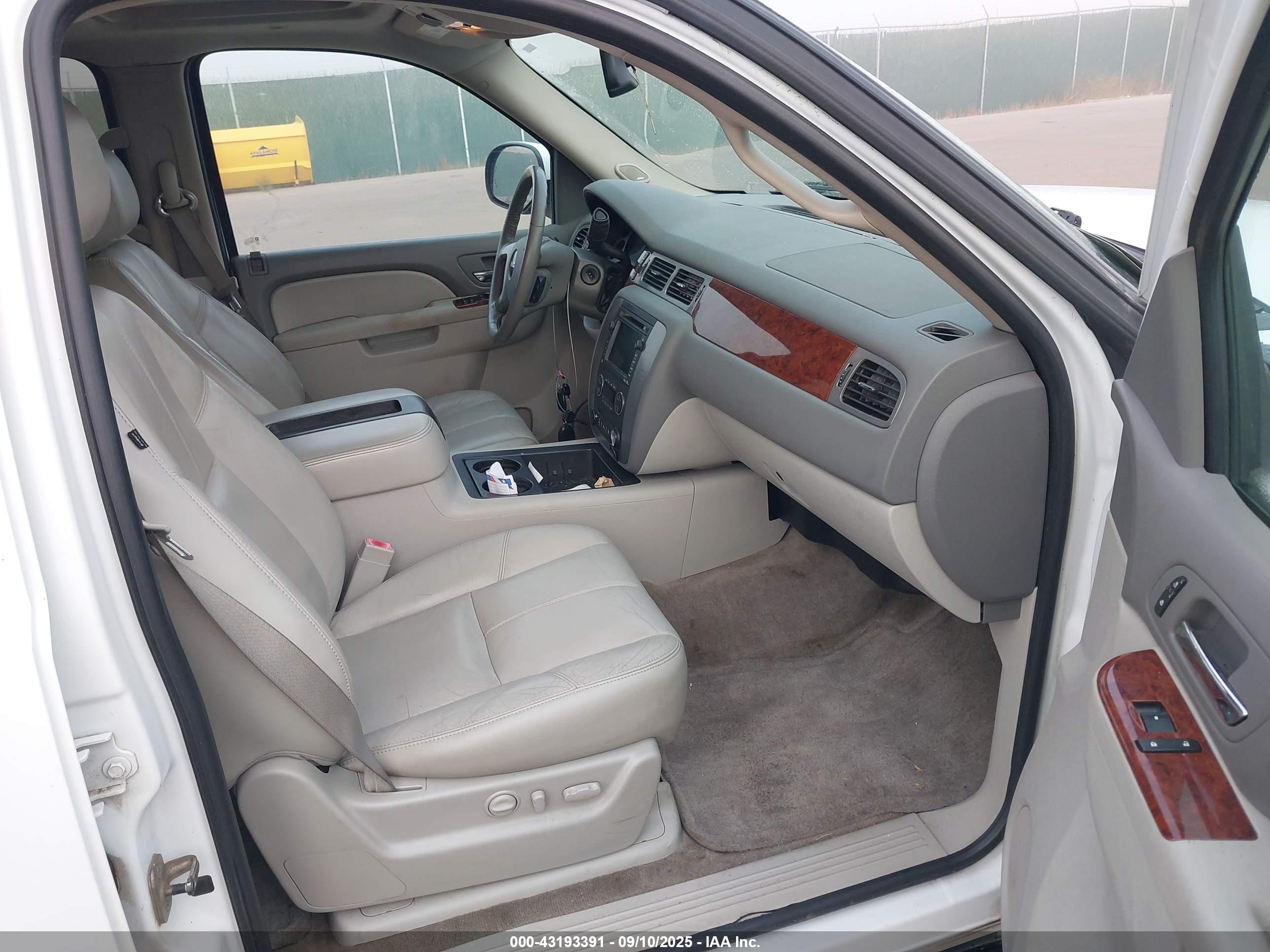 GMC YUKON image 5