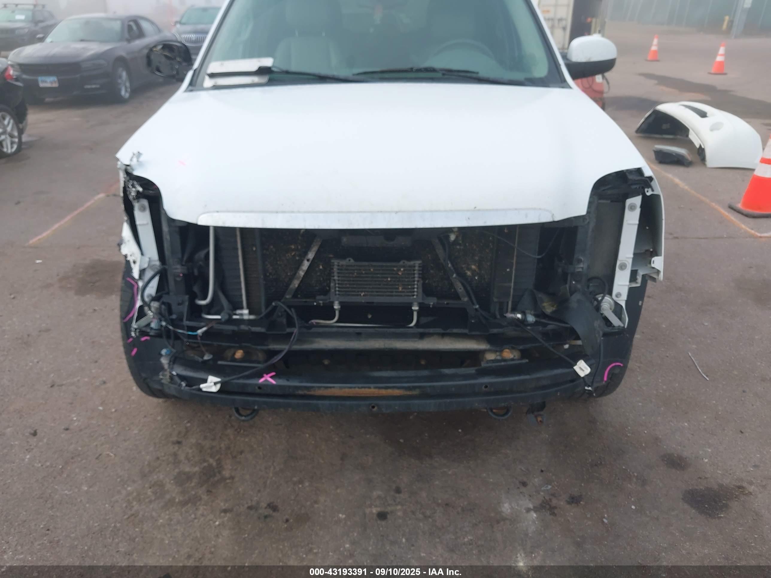 GMC YUKON image 6
