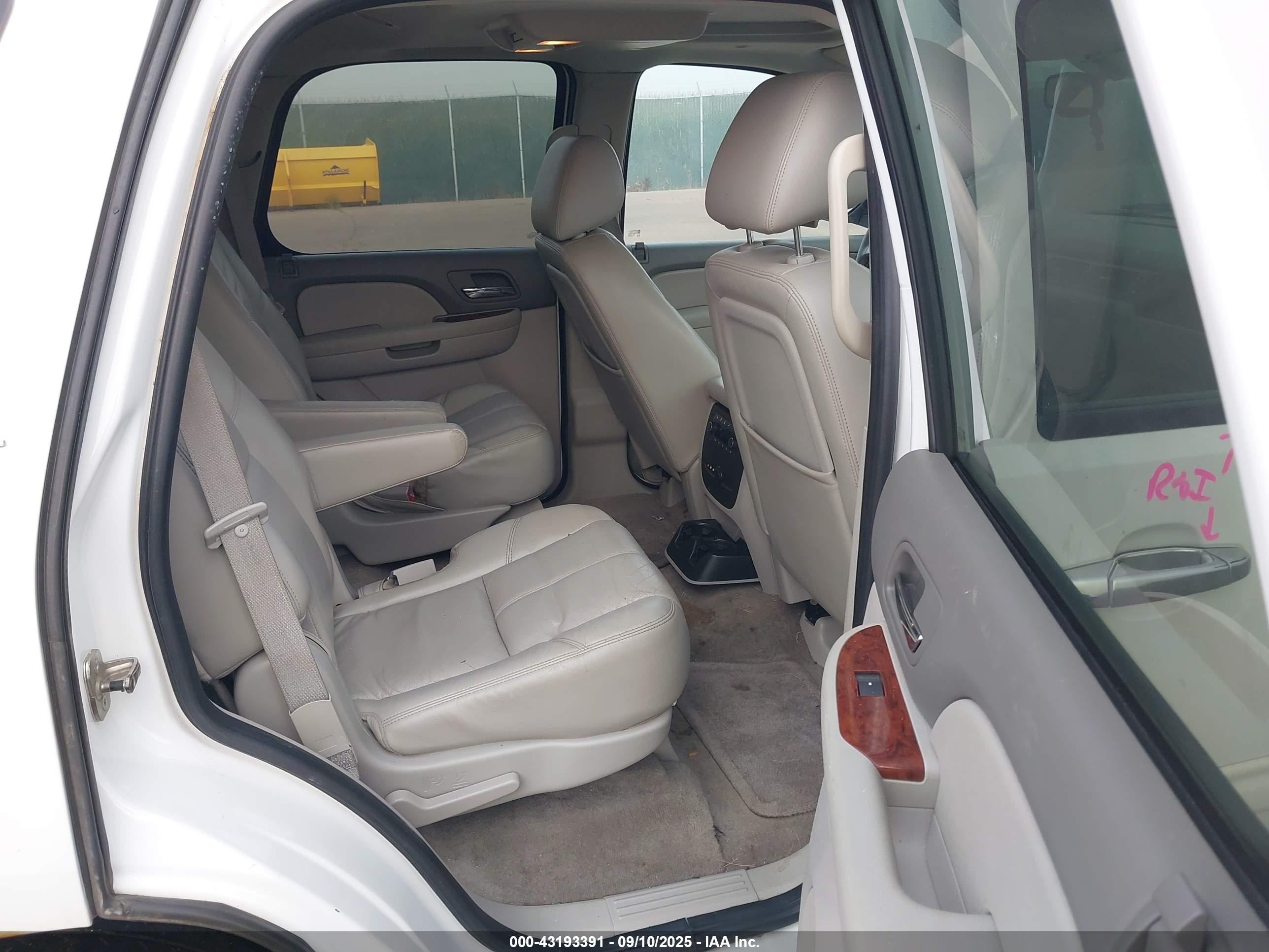 GMC YUKON image 8