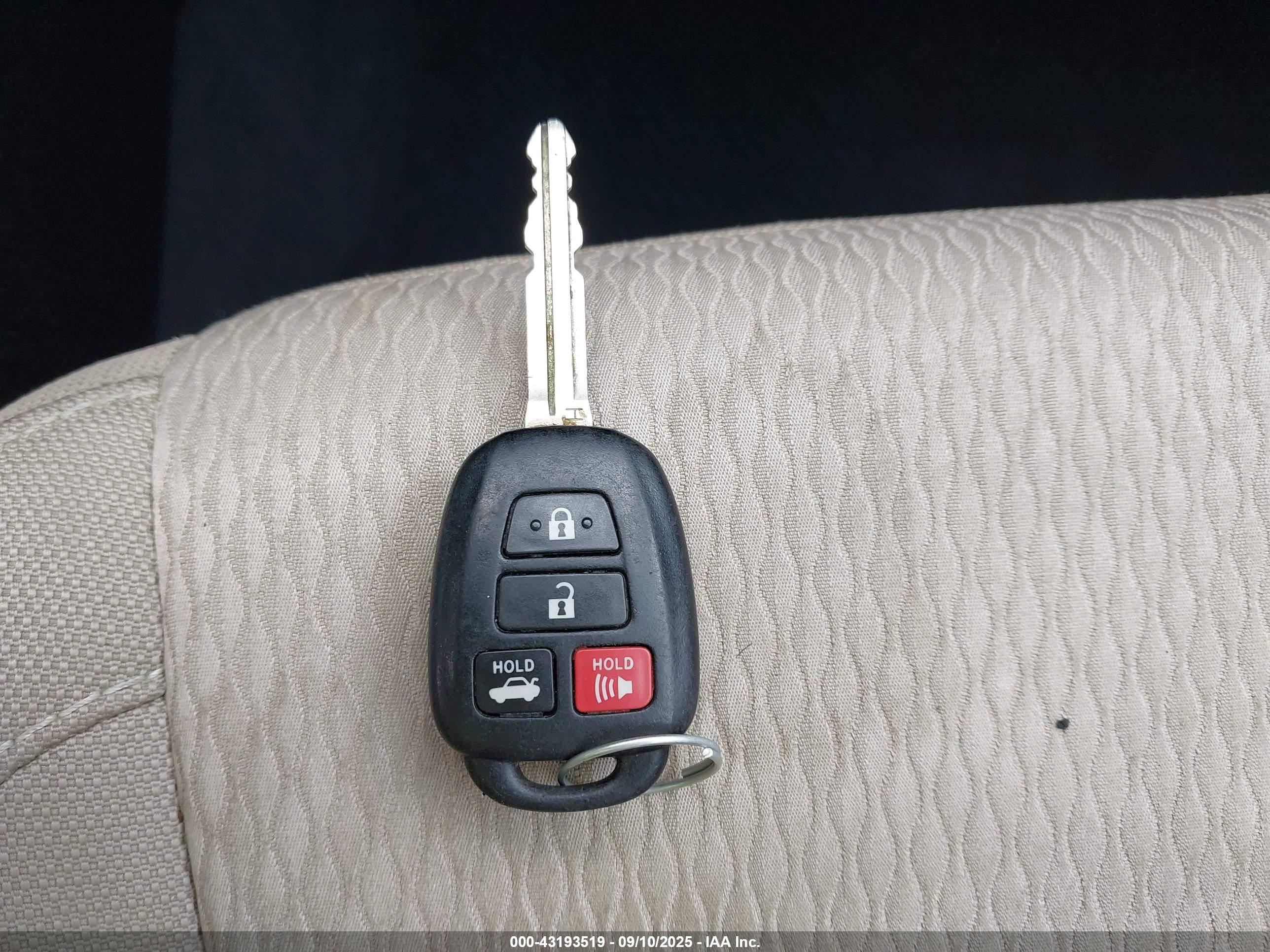 TOYOTA COROLLA image 11