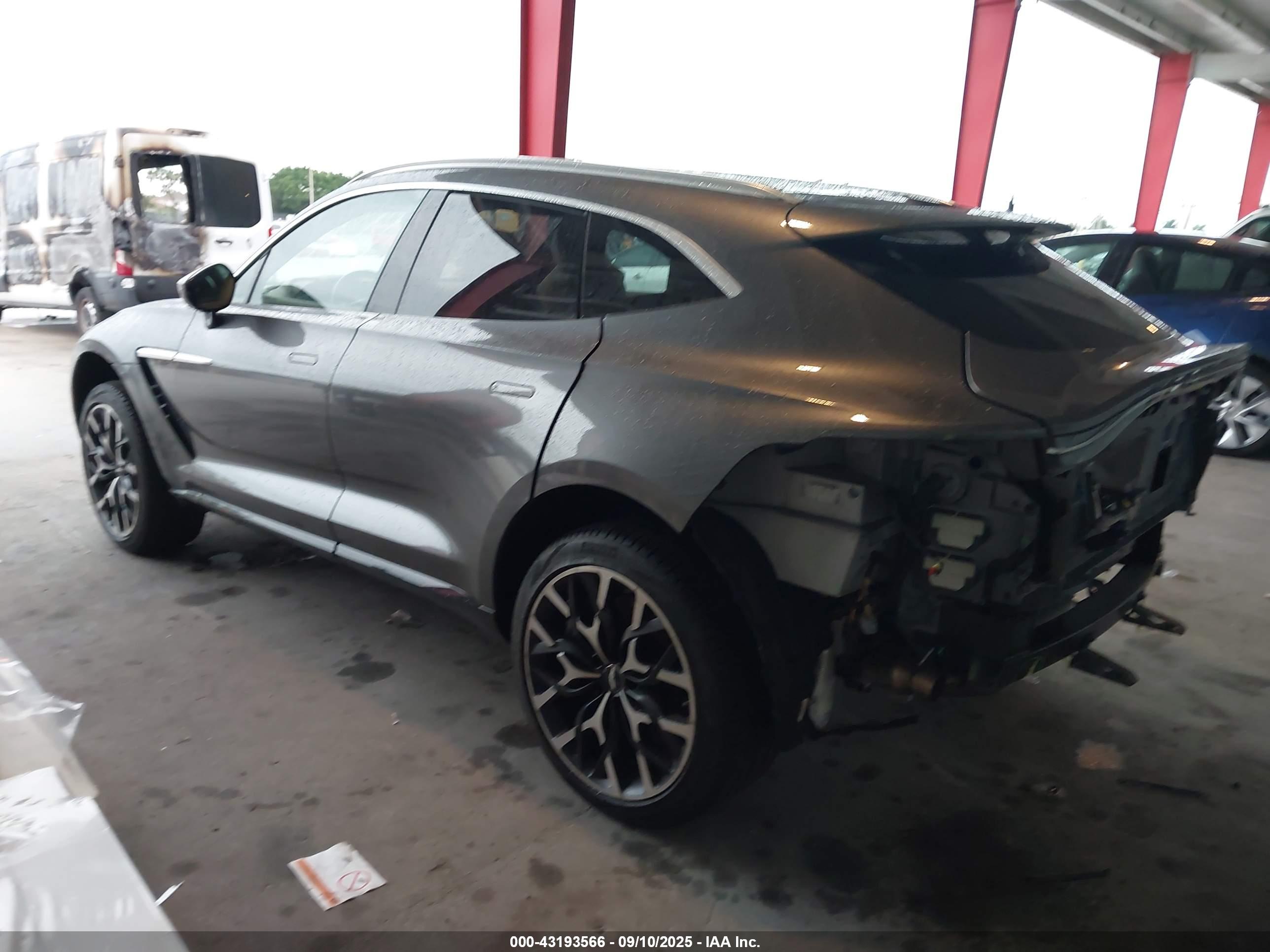 ASTON MARTIN image 3