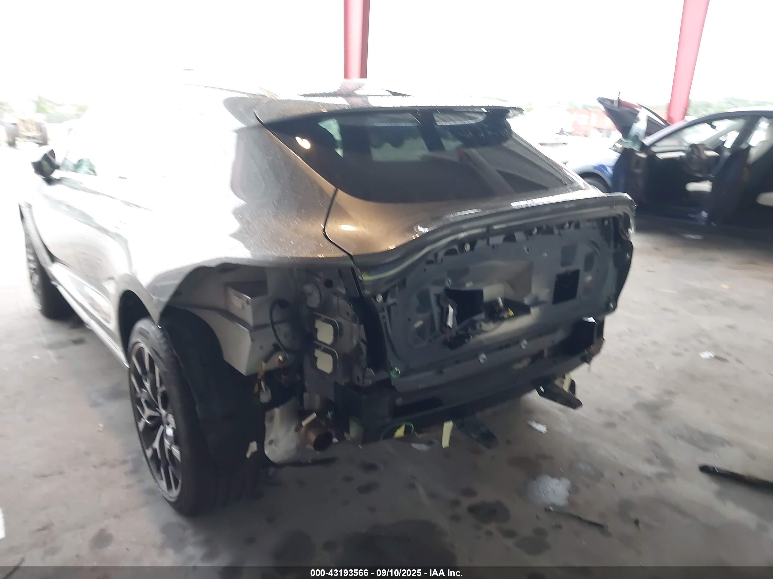 ASTON MARTIN image 6