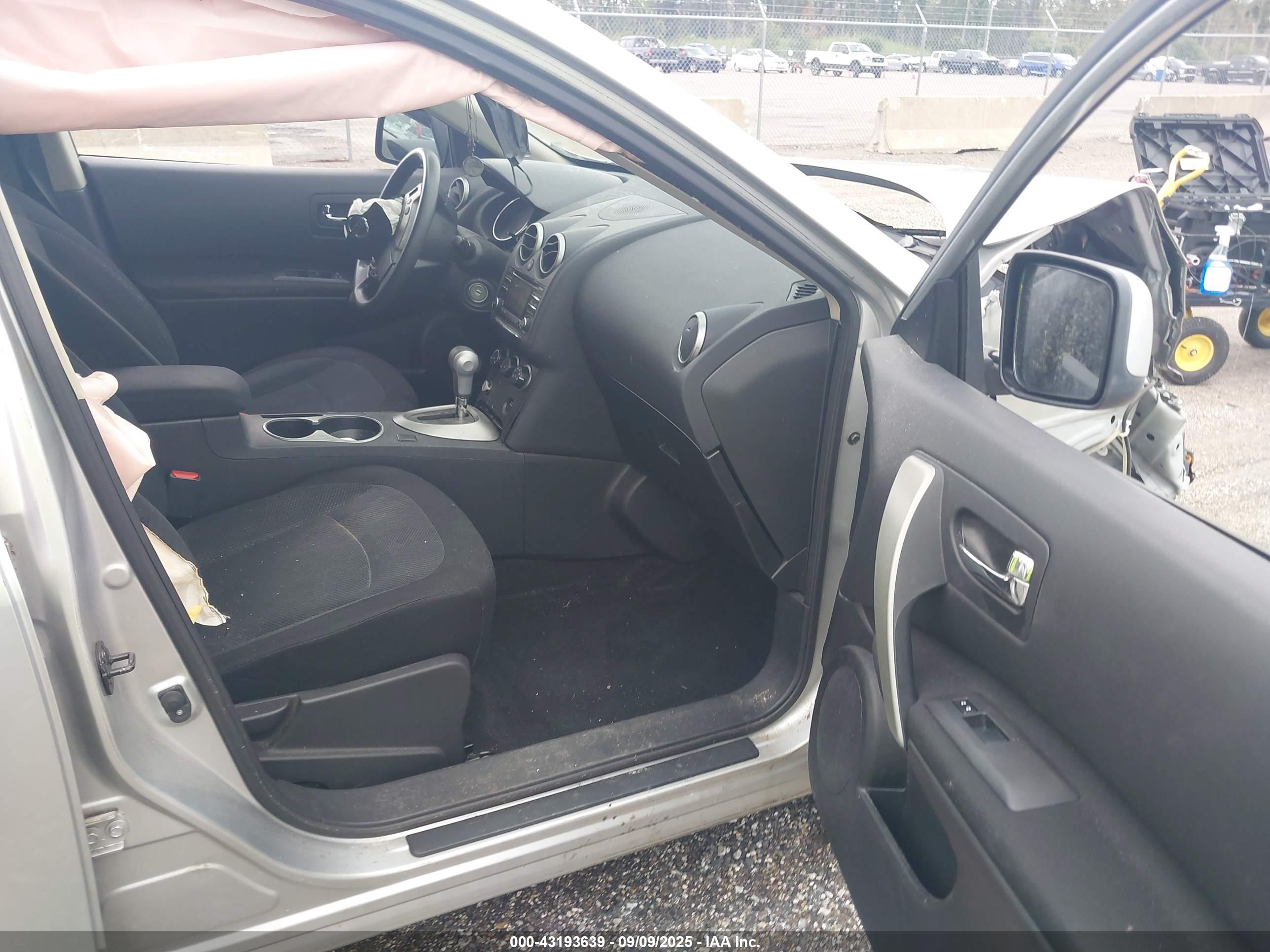 NISSAN ROGUE image 5