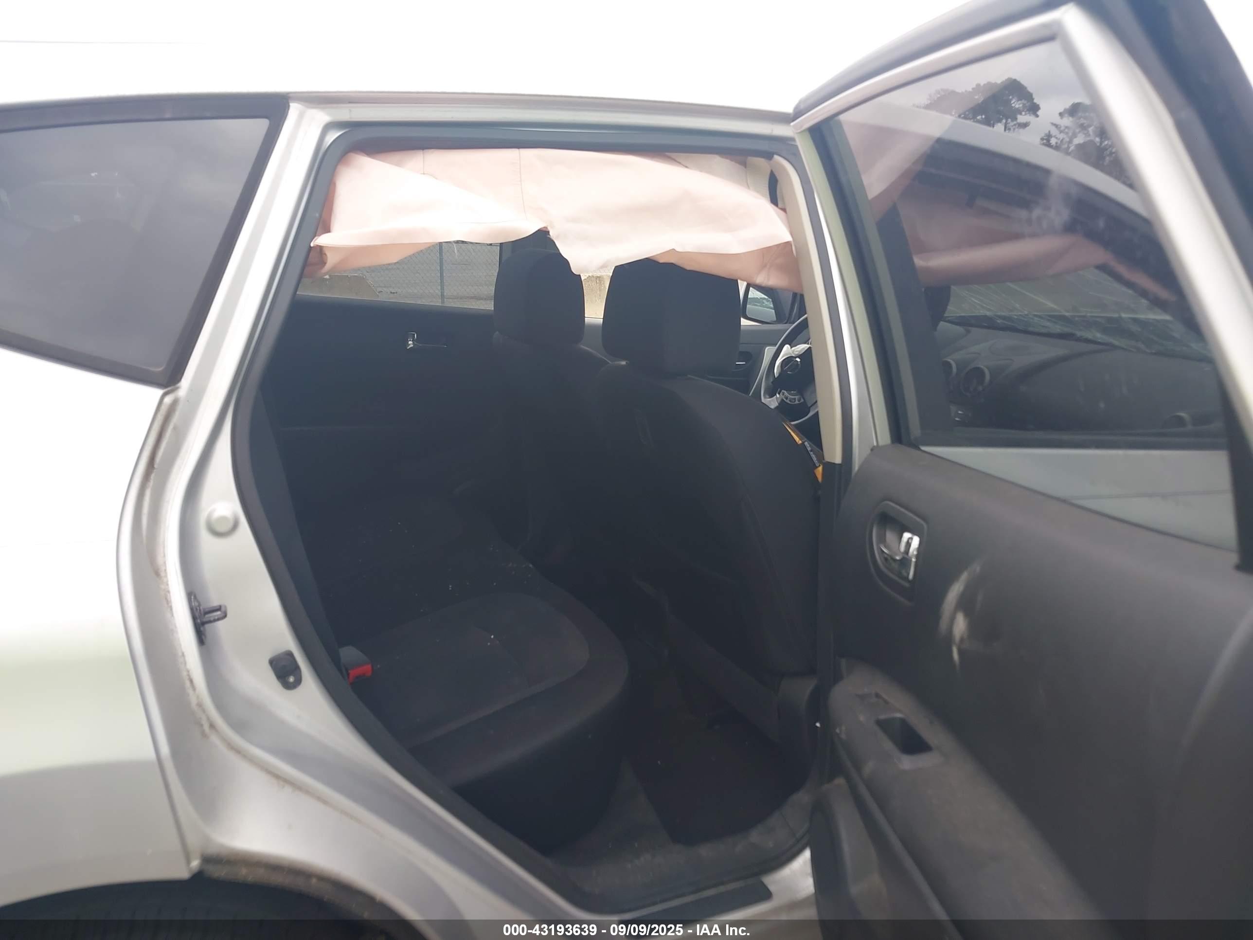 NISSAN ROGUE image 8