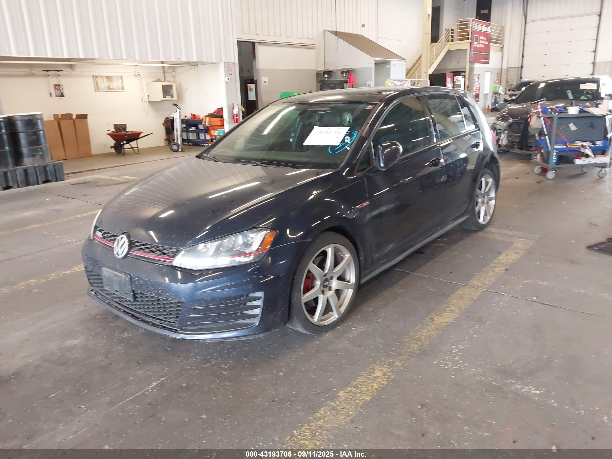 VOLKSWAGEN GOLF image 2