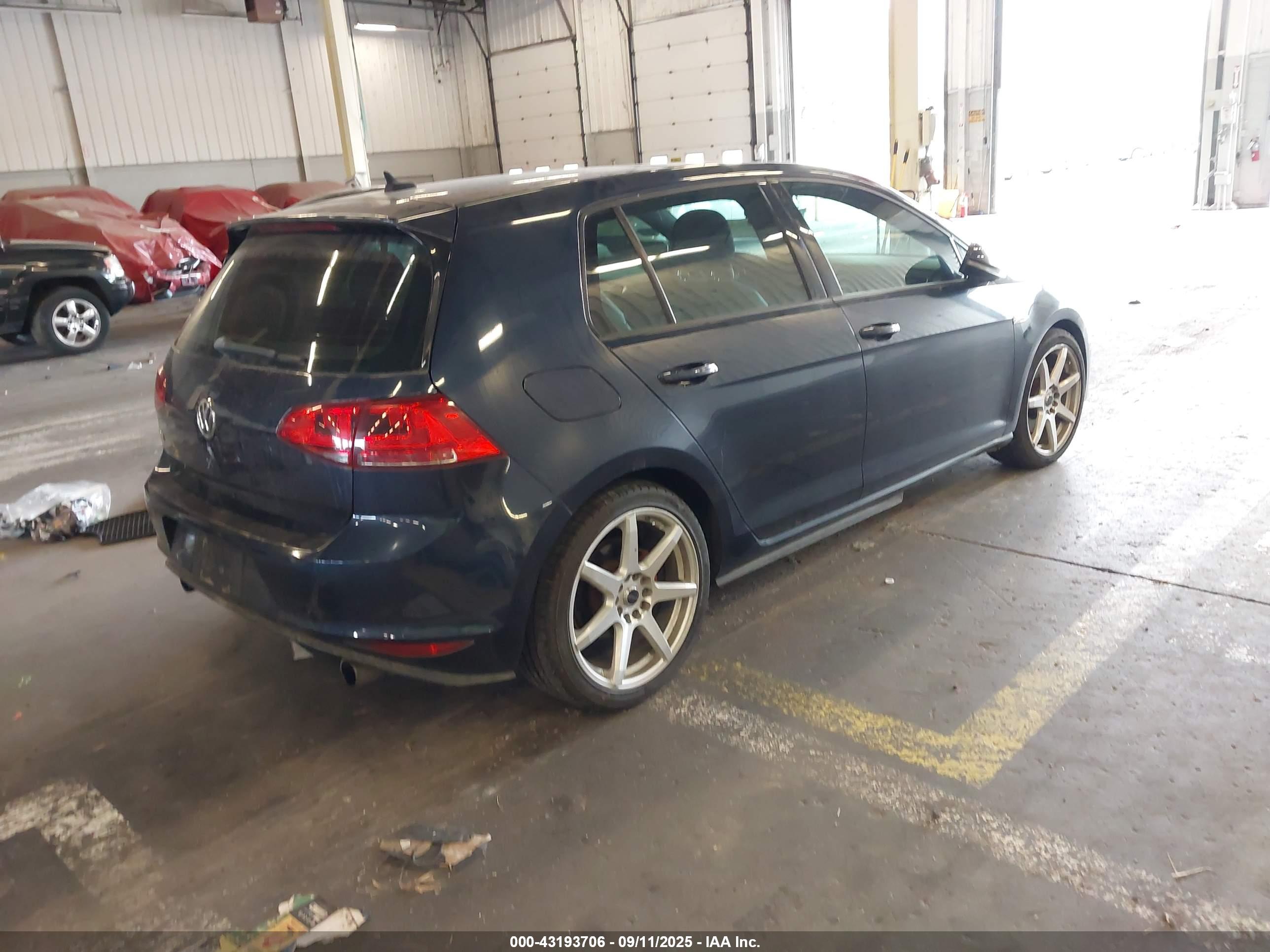 VOLKSWAGEN GOLF image 4