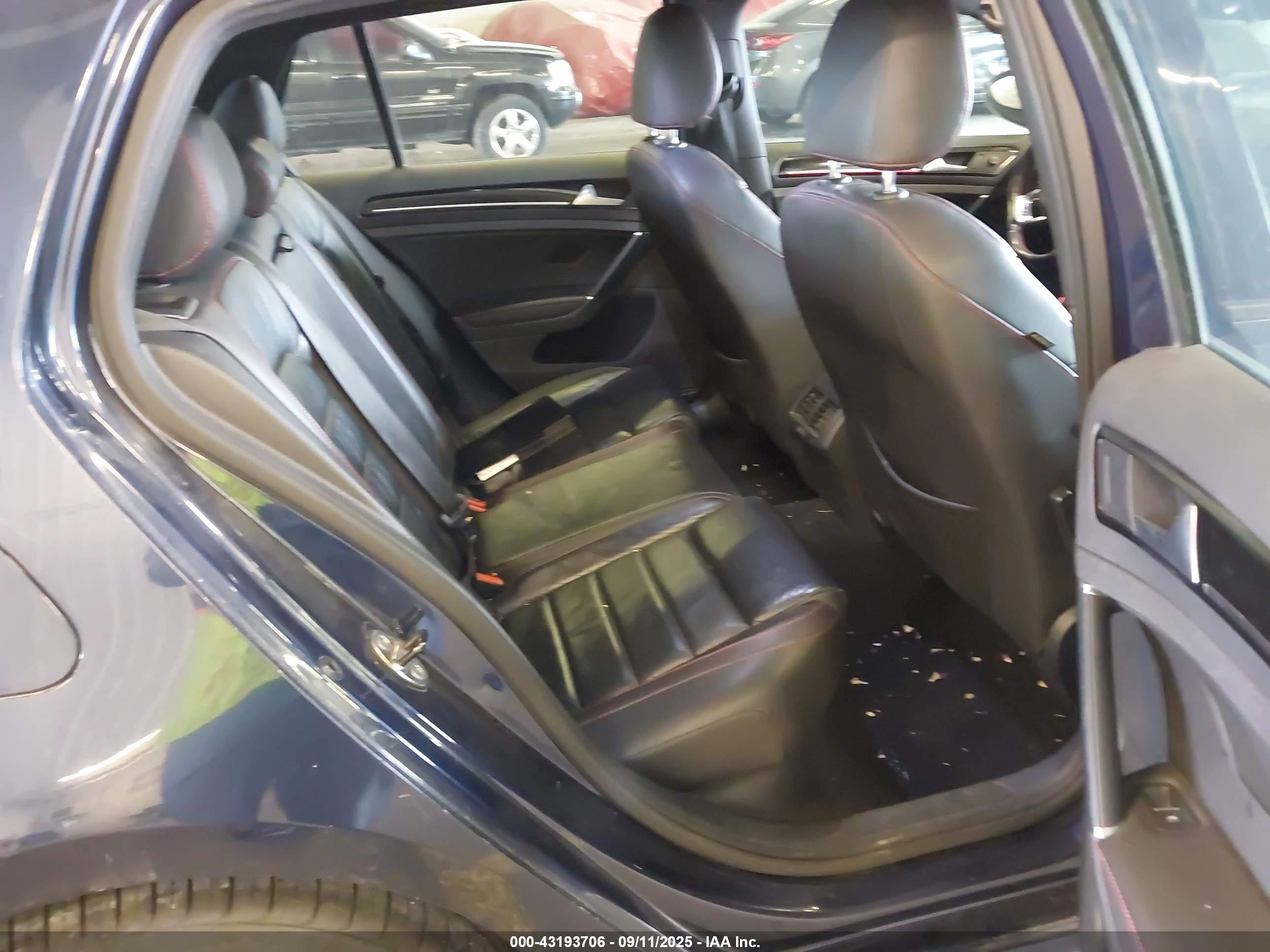 VOLKSWAGEN GOLF image 8