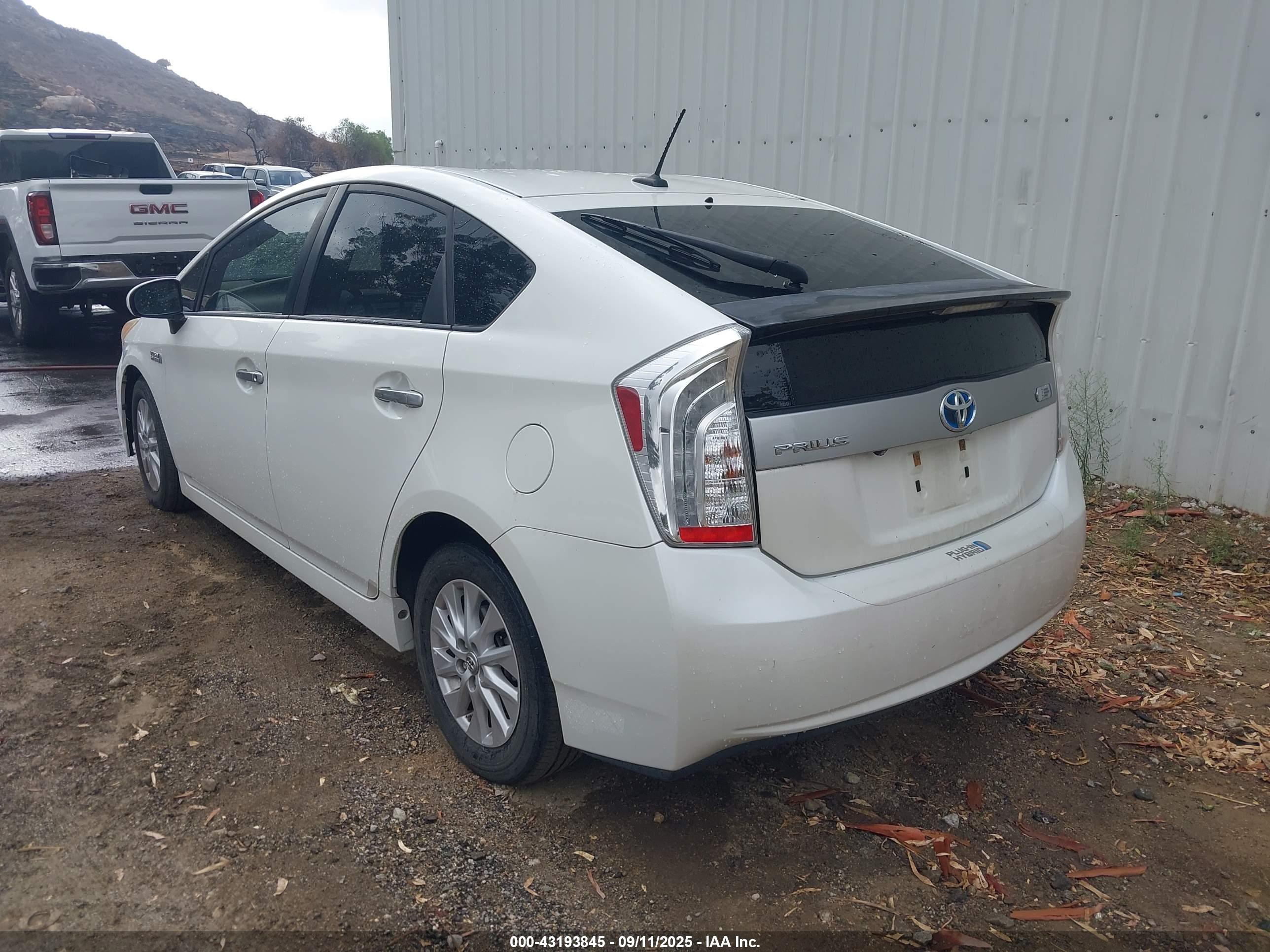 TOYOTA PRIUS image 3
