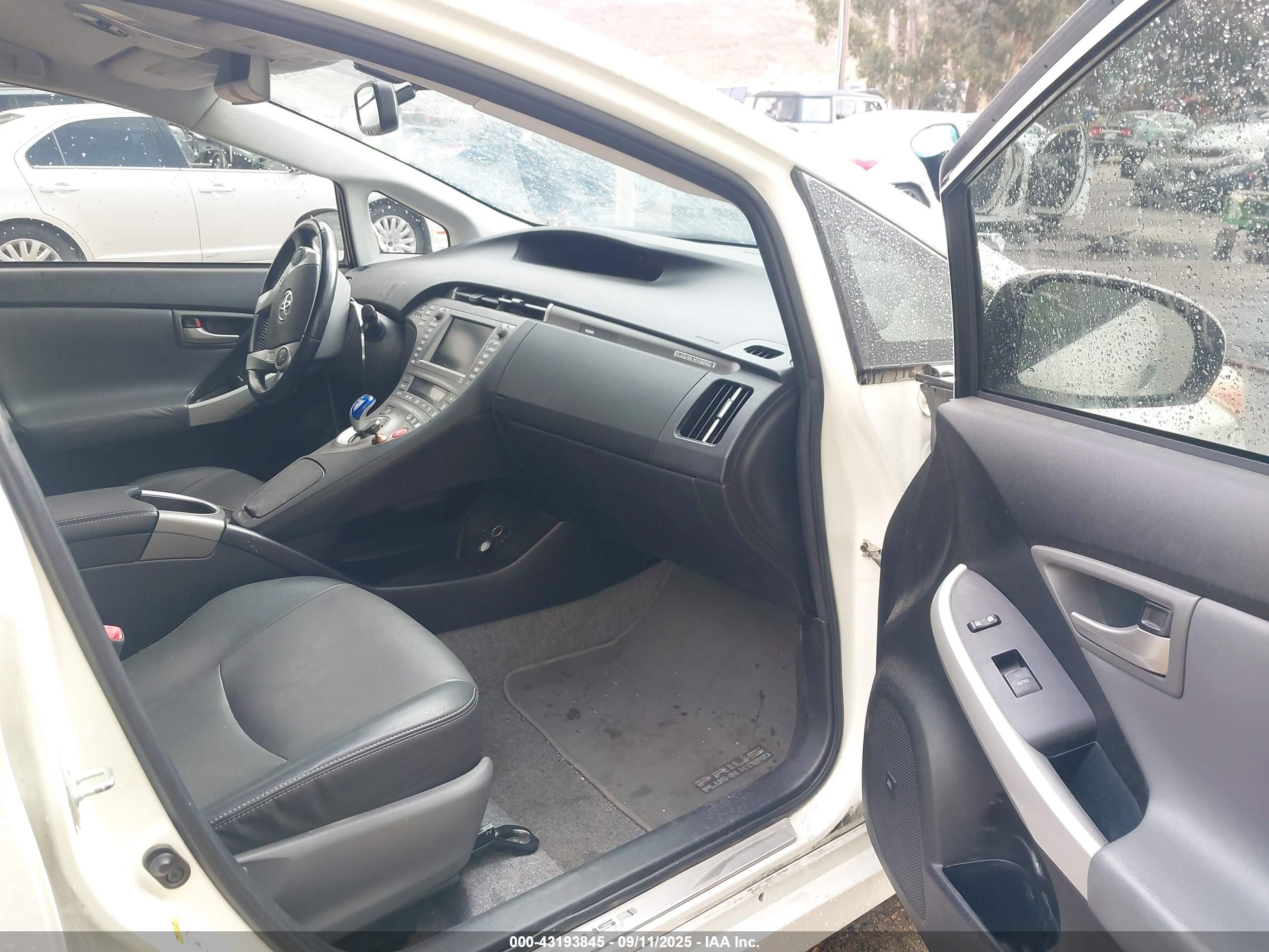 TOYOTA PRIUS image 5