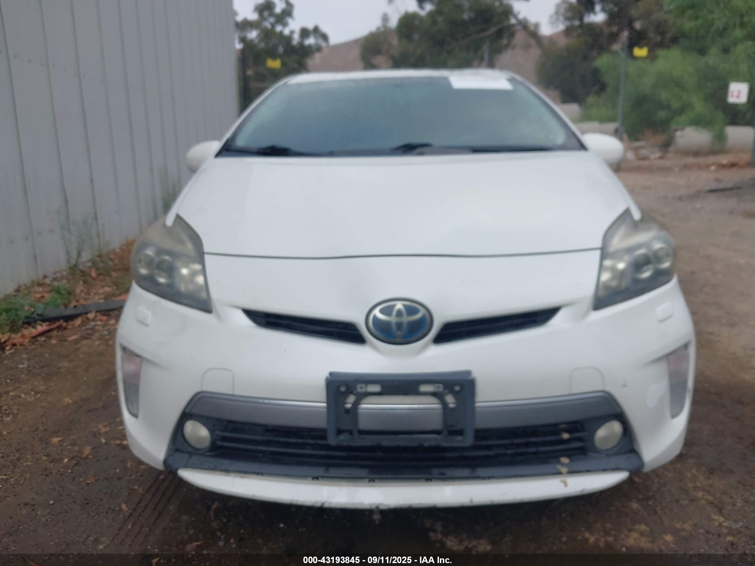 TOYOTA PRIUS image 6