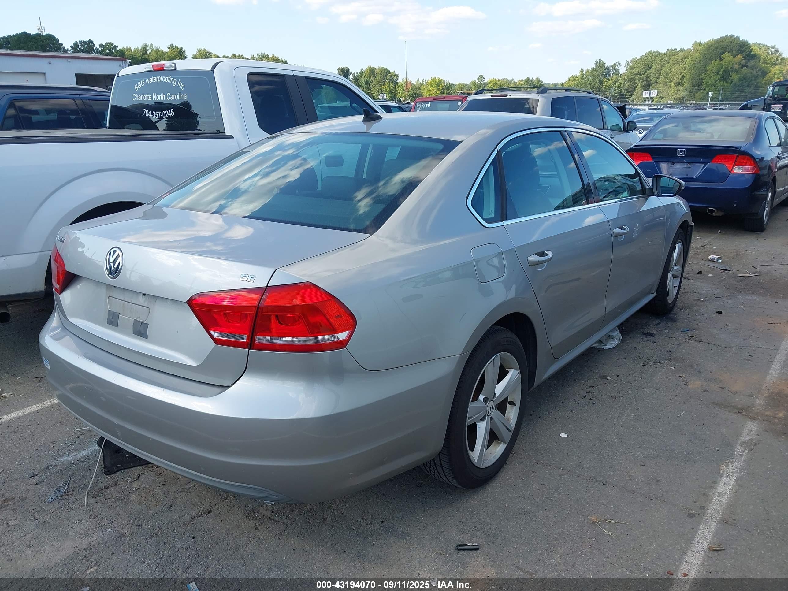 VOLKSWAGEN PASSAT image 4