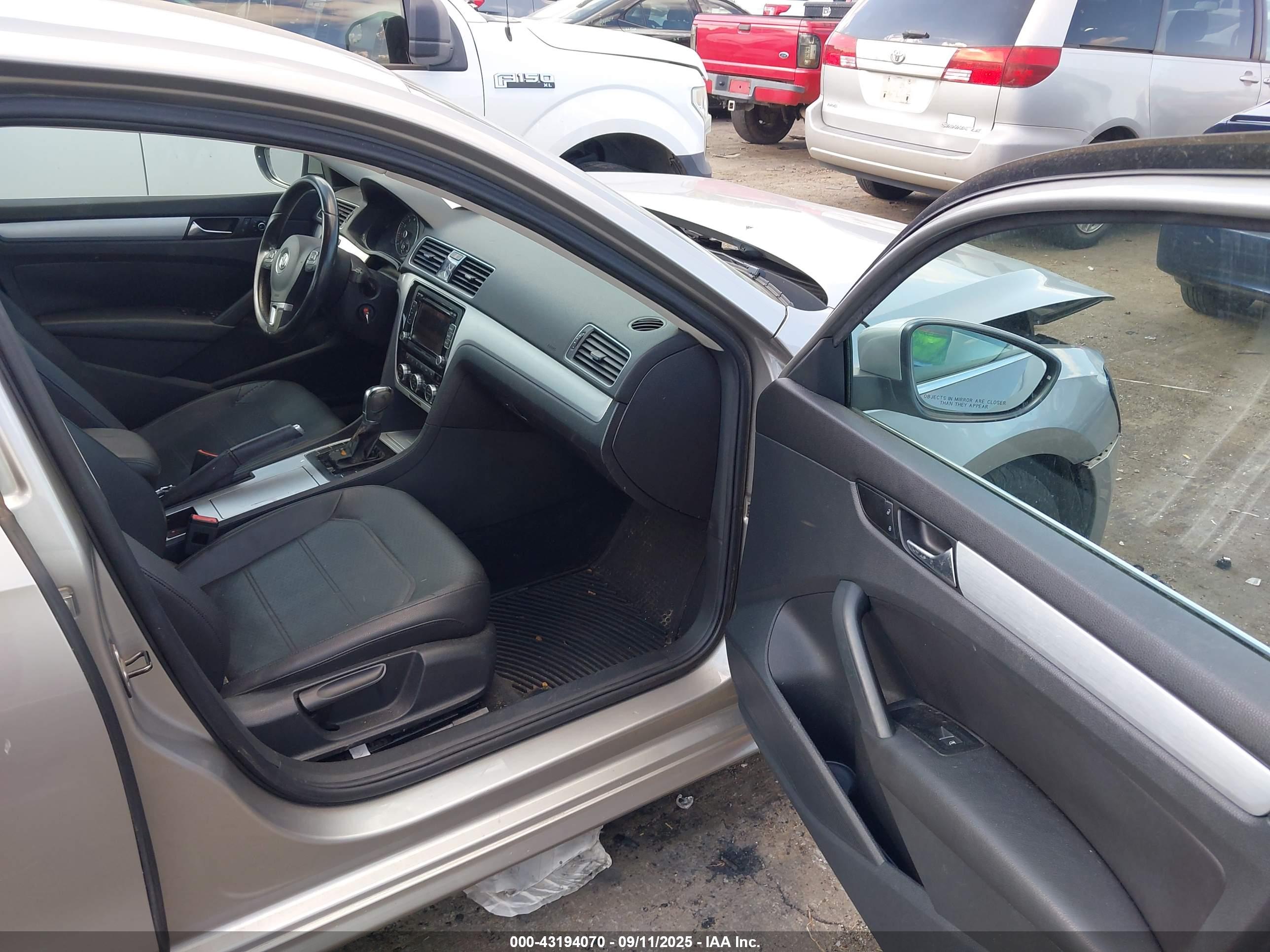 VOLKSWAGEN PASSAT image 5