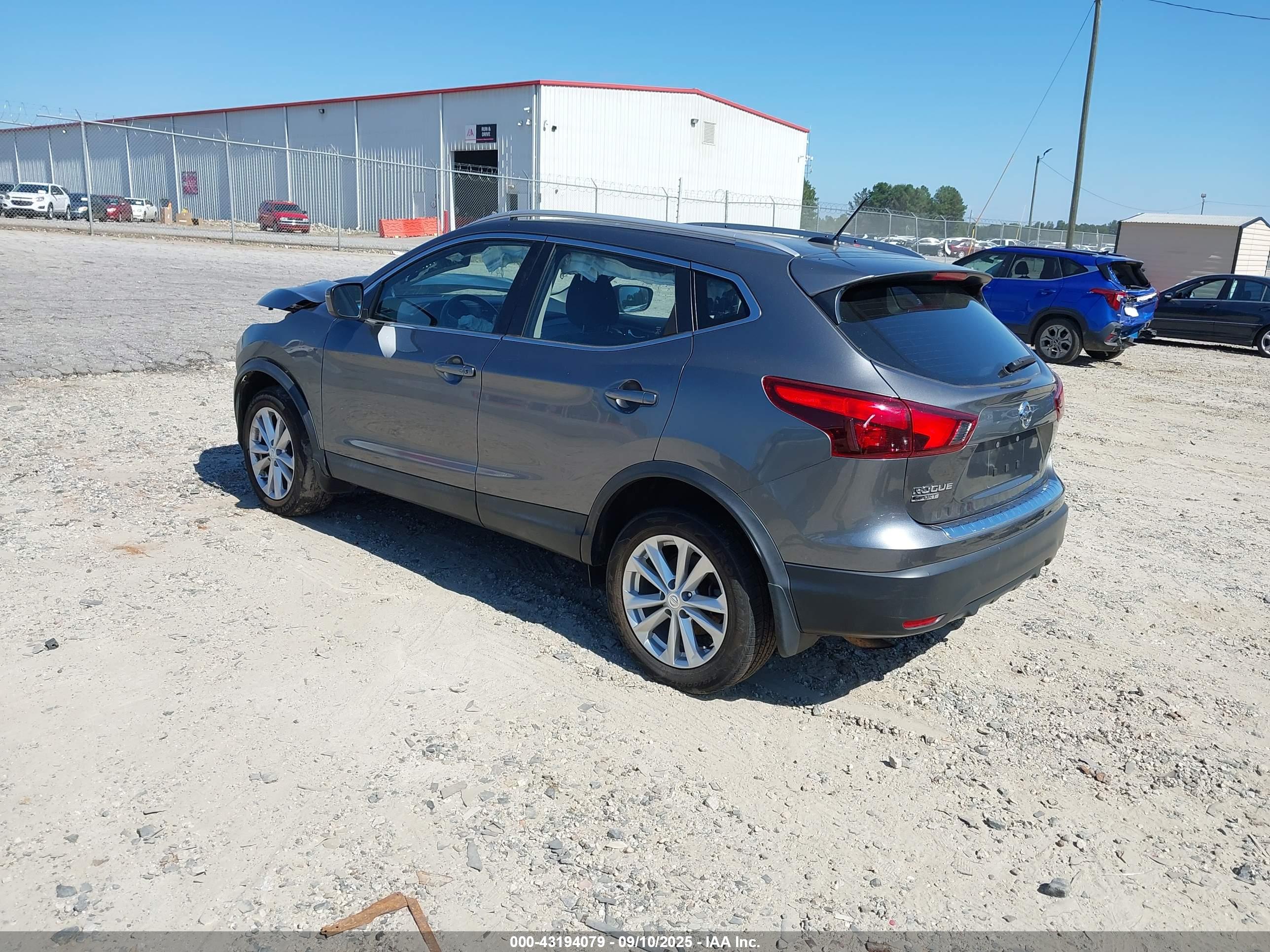 NISSAN ROGUE image 3