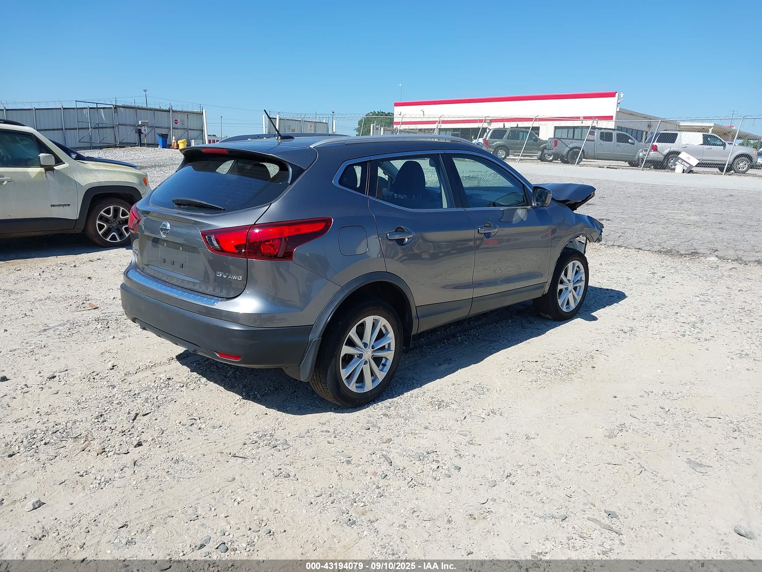 NISSAN ROGUE image 4