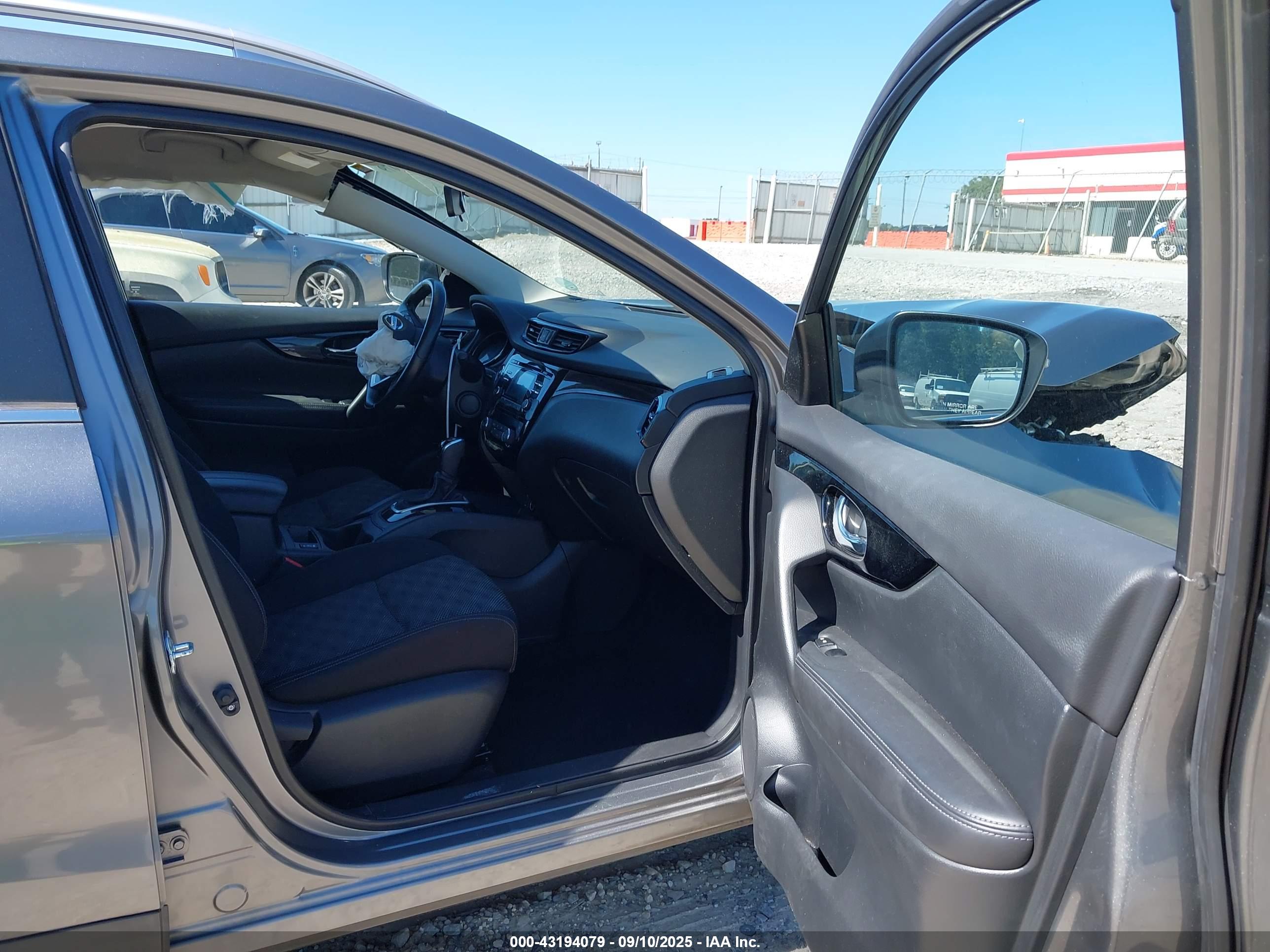 NISSAN ROGUE image 5
